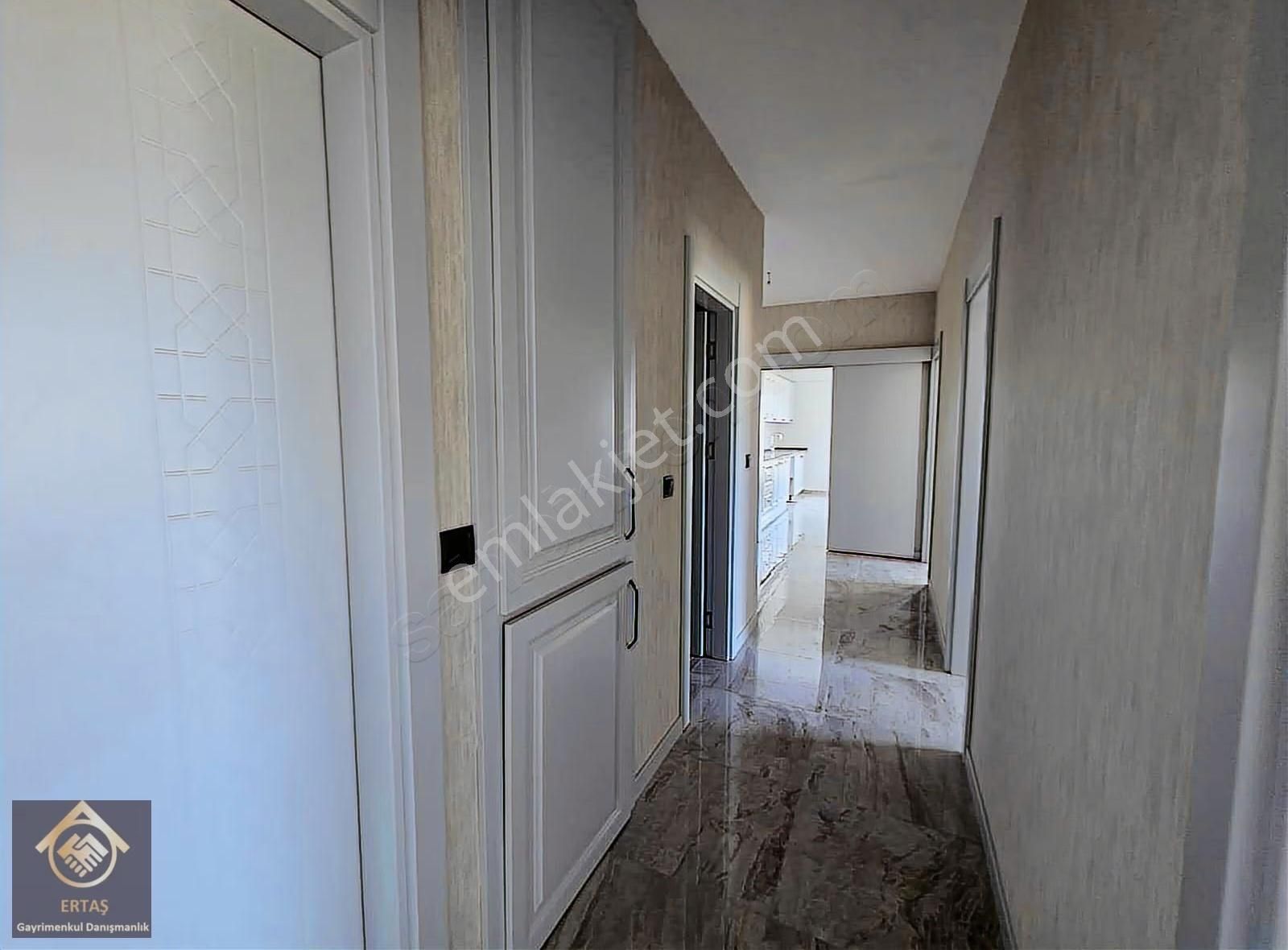 Zümrüt Mahallesinde 4+1 Sıfır Ayarında Satılık Lüks Daire - Görsel 4