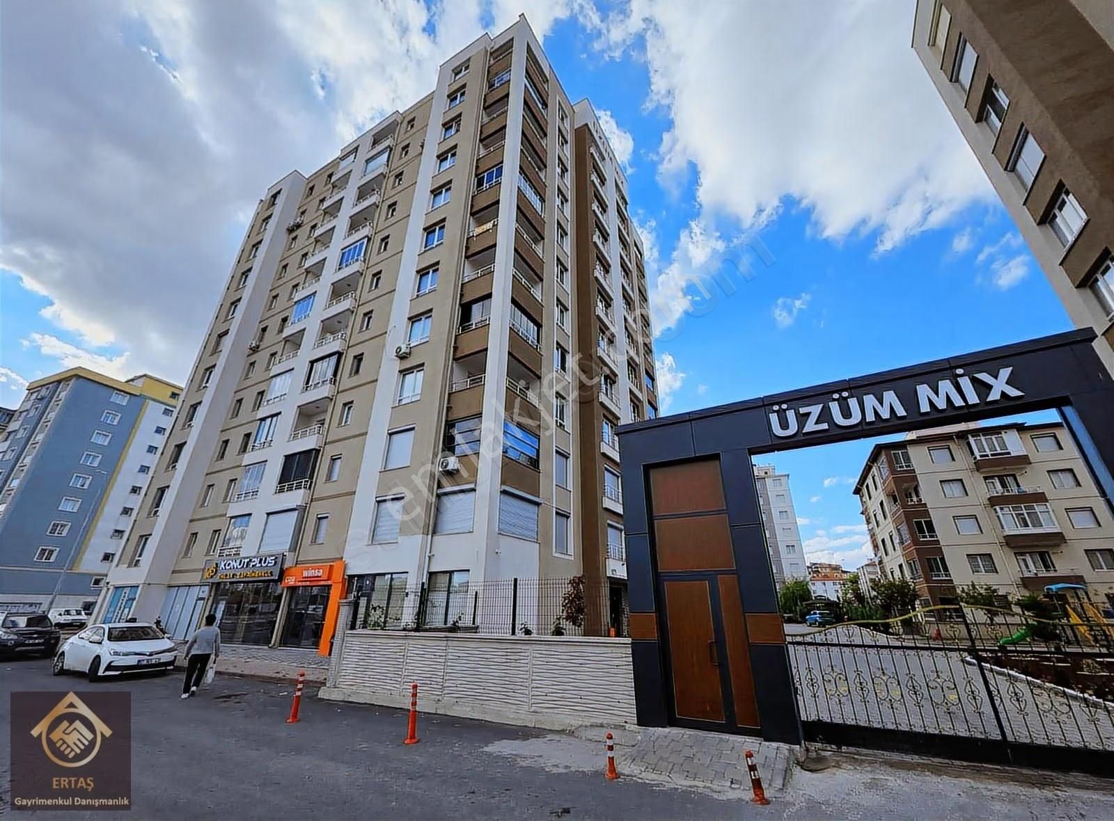 Zümrüt Mahallesinde 4+1 Sıfır Ayarında Satılık Lüks Daire