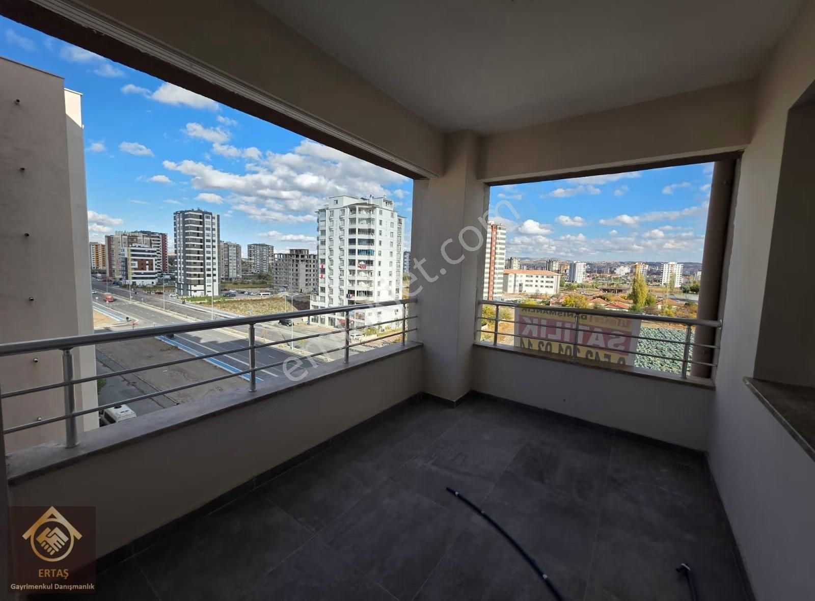 Zümrüt Mahallesinde 4+1 Sıfır Ayarında Satılık Lüks Daire - Görsel 2