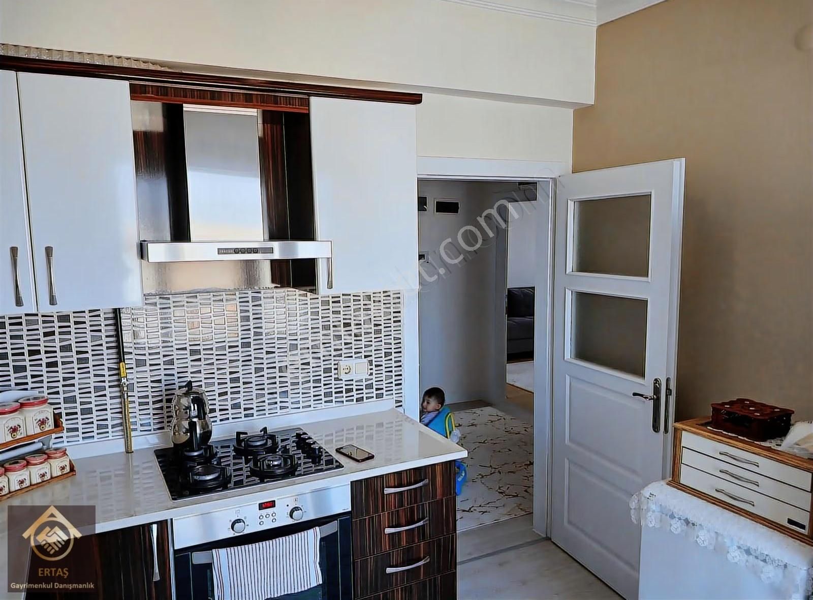 Mithatpaşa Mahallesinde 3+1 Satılık Daire - Görsel 14