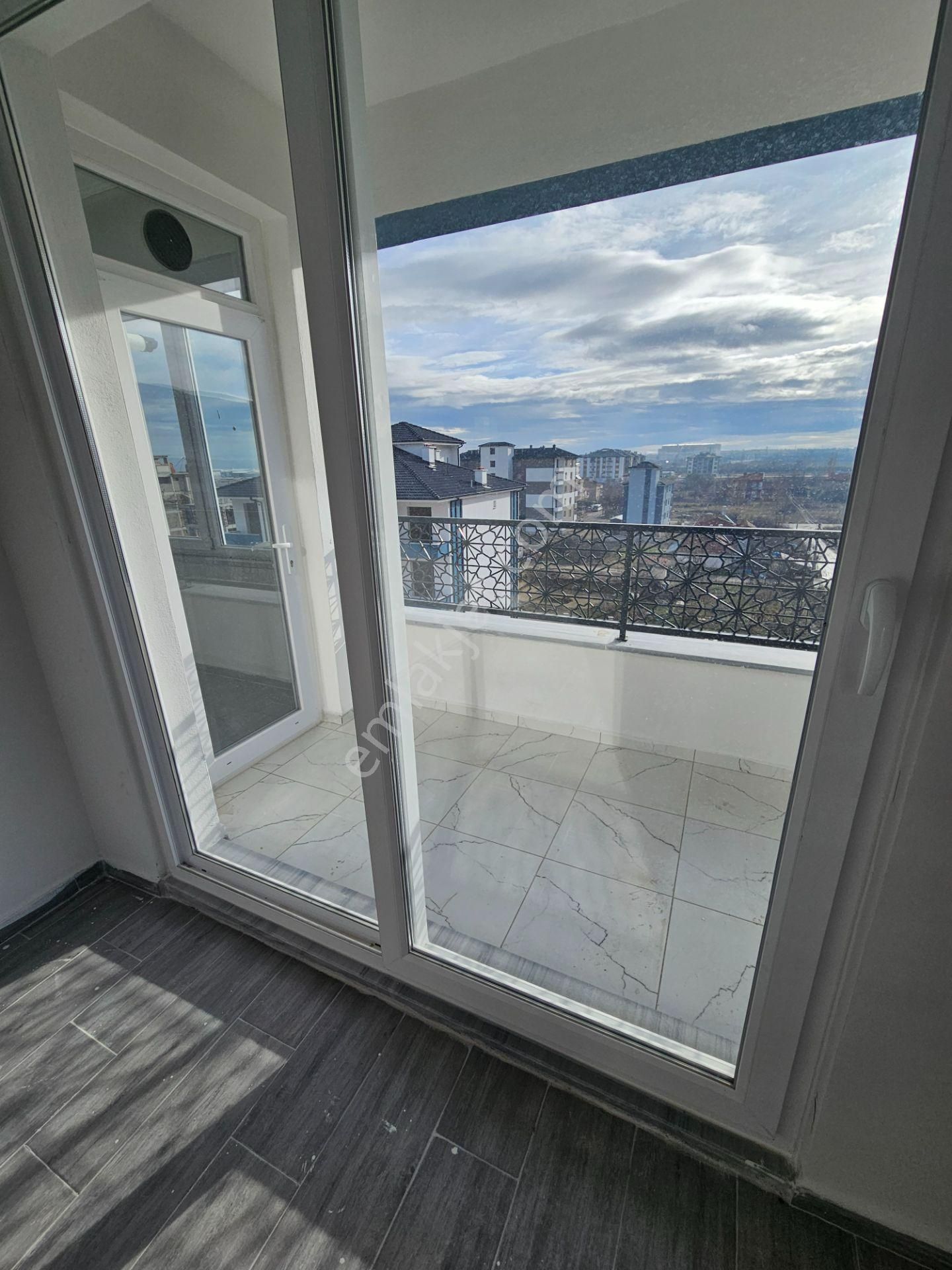 Sahibinden Hastane Caddesinde Kiralık 2+0 Lüks Sıfır Daire - Görsel 9