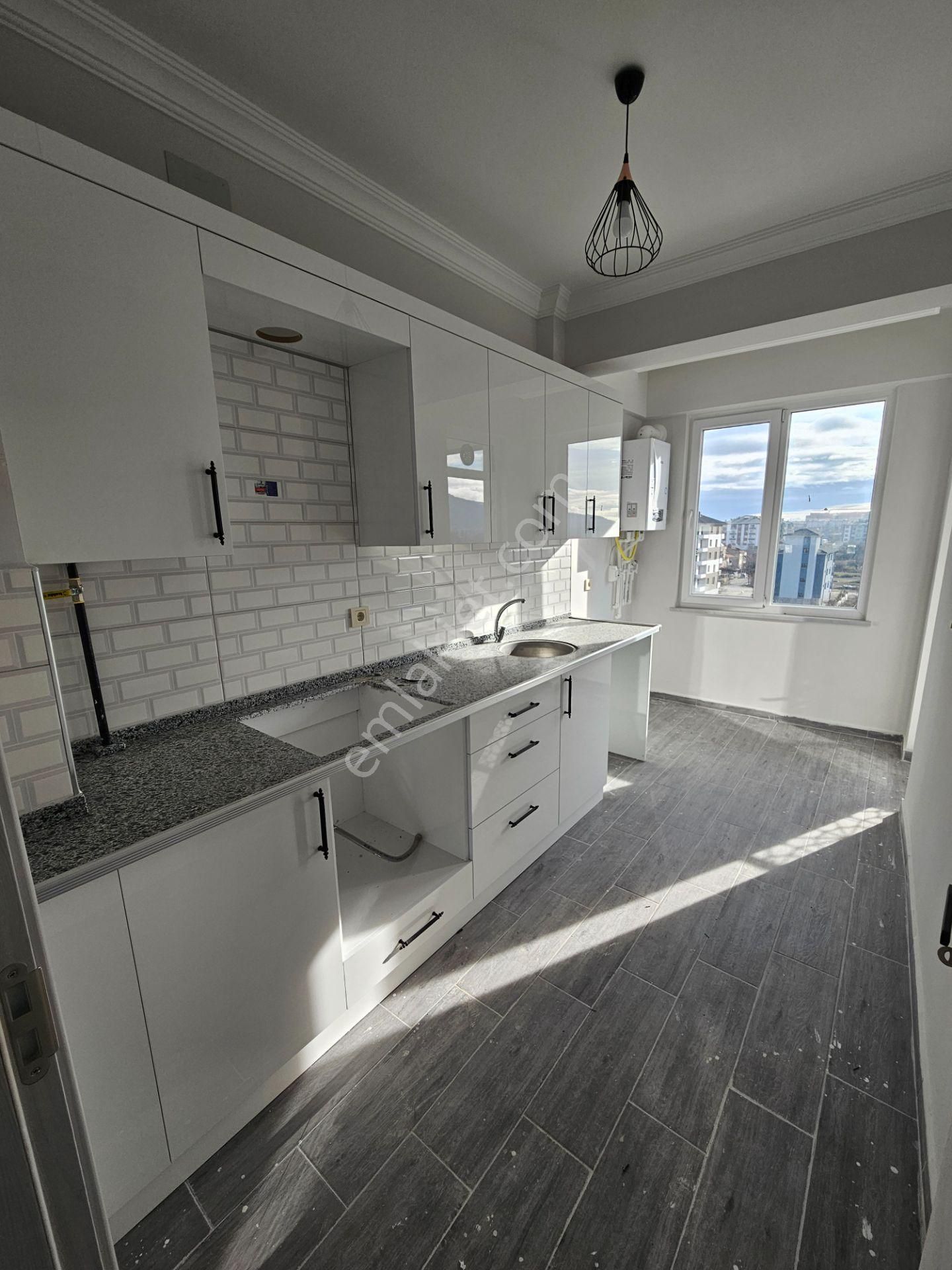 Sahibinden Hastane Caddesinde Kiralık 2+0 Lüks Sıfır Daire - Görsel 11