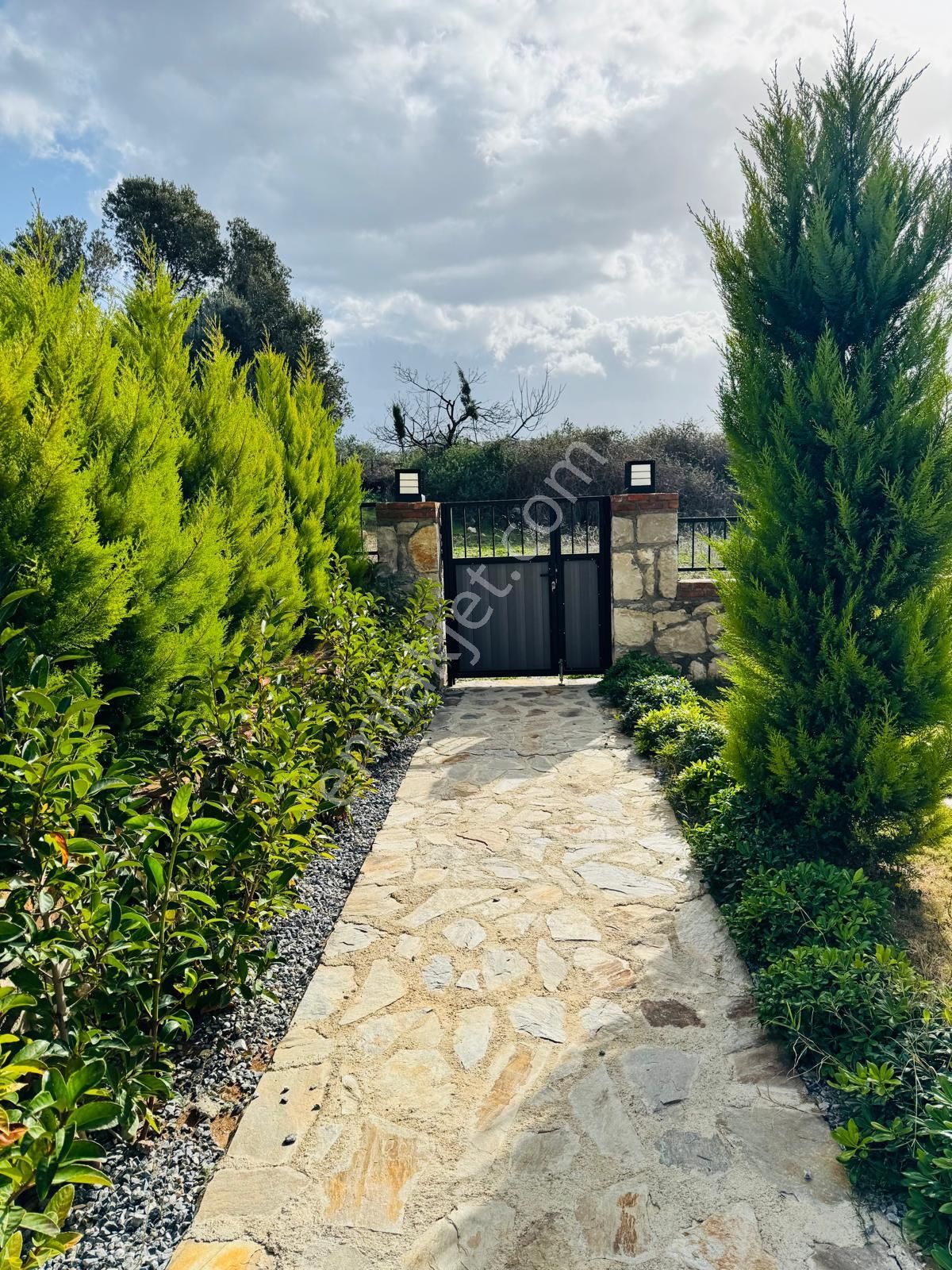 Didimde Satılık Havuzlu Güvenlikl Sitede Bahçeli Uygun Şık Villa - Görsel 10