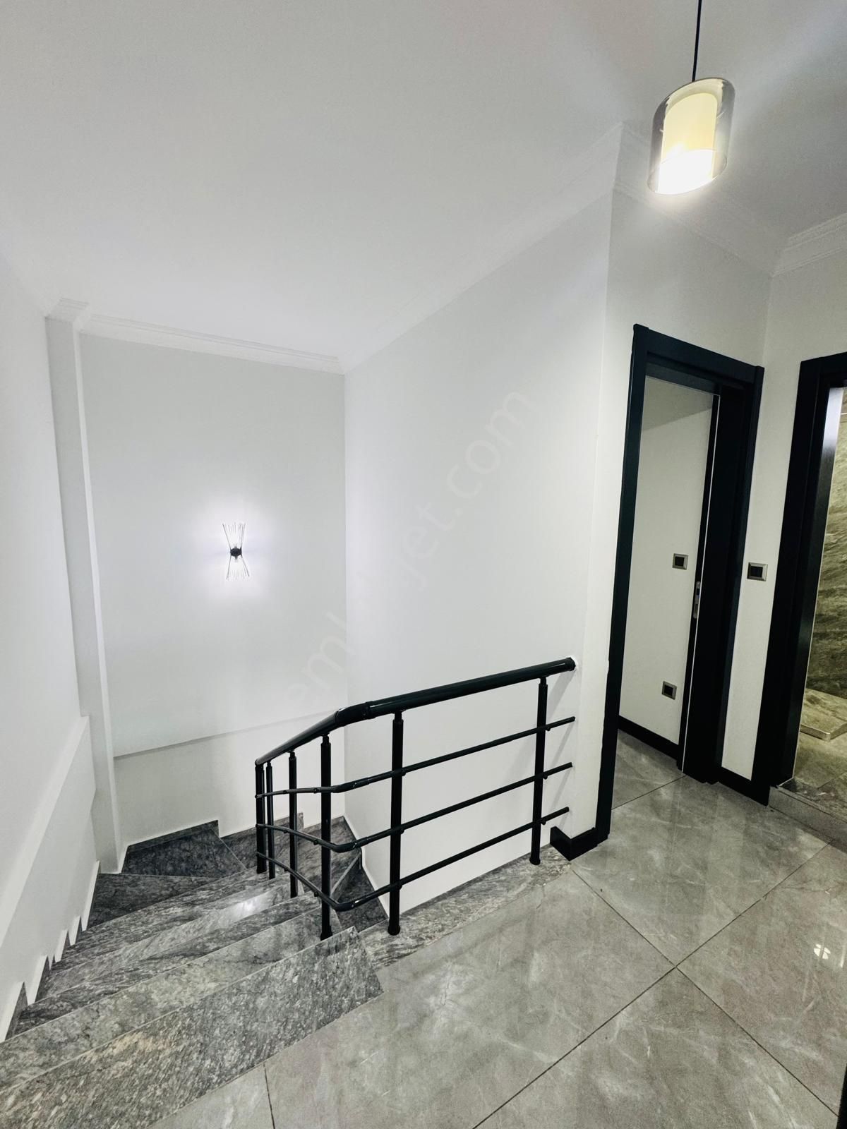 Didimde Satılık Havuzlu Güvenlikl Sitede Bahçeli Uygun Şık Villa - Görsel 17