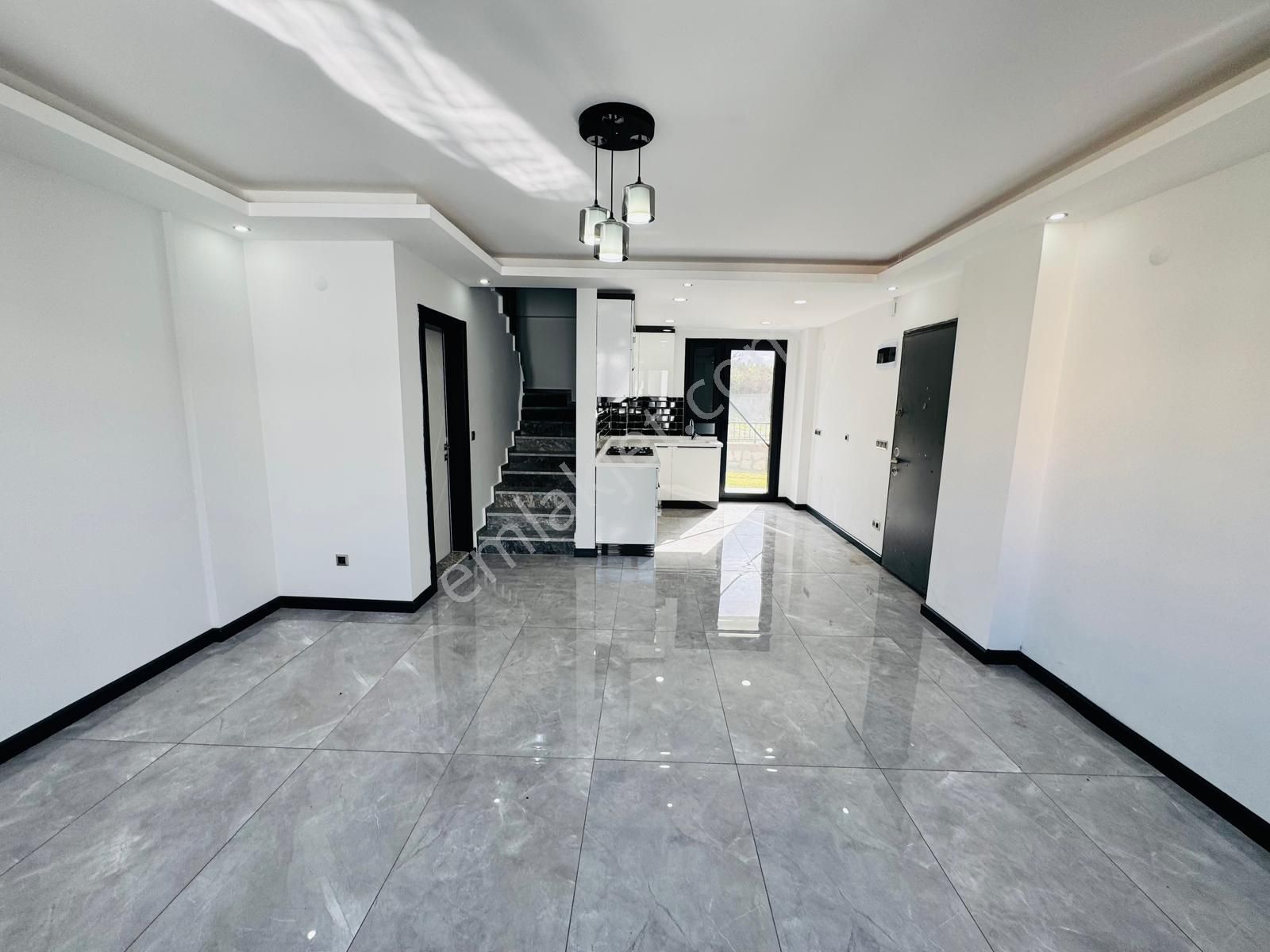 Didimde Satılık Havuzlu Güvenlikl Sitede Bahçeli Uygun Şık Villa - Görsel 23