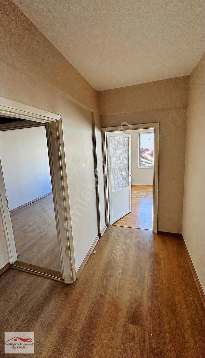 Gelişim Emlak`tan Masrafsız, Çift Cephe, Balkonlu, 80m², 2+1 - Görsel 13