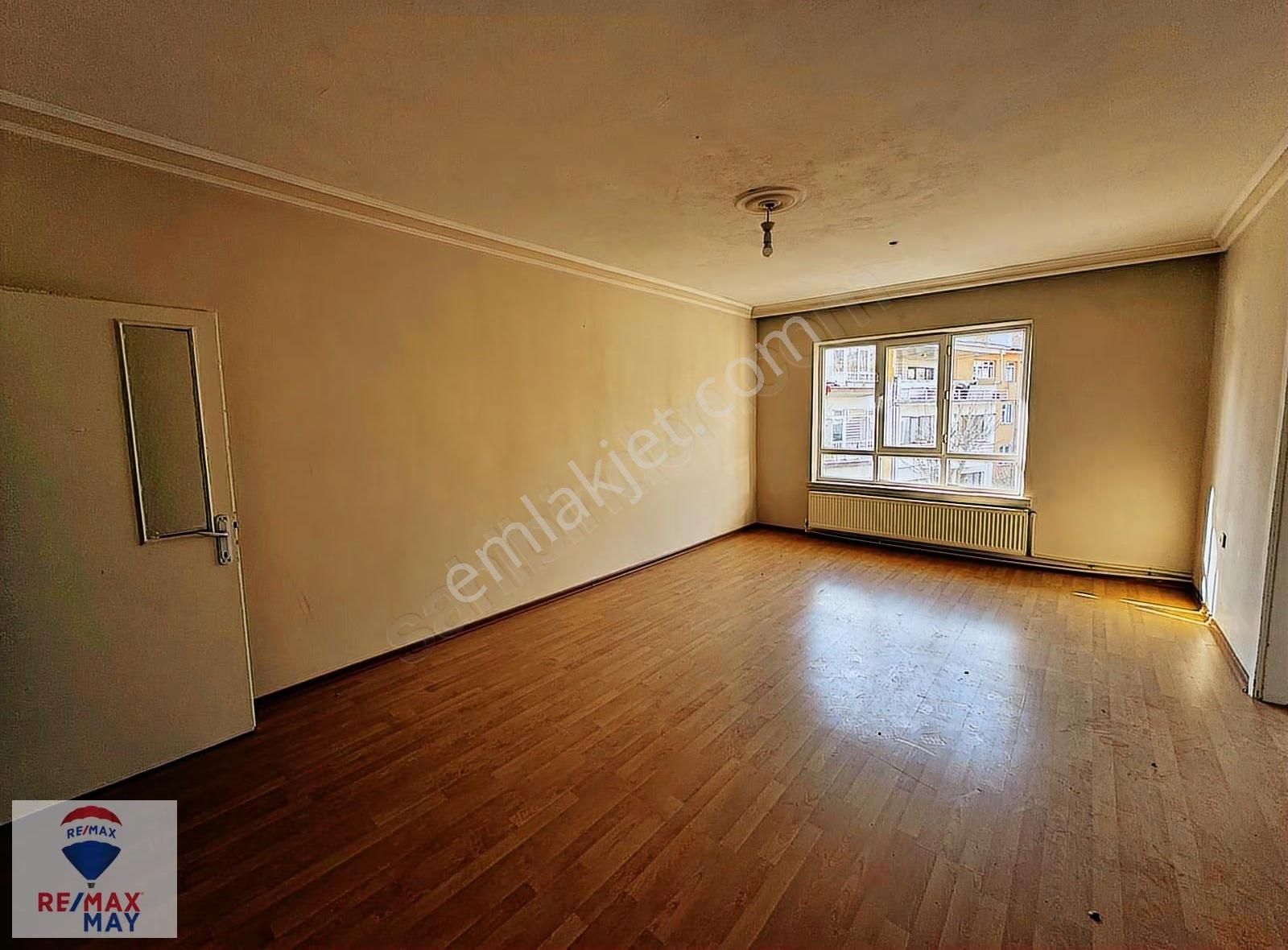 Gültepe Petek Sokakta Satılık 3+1 Daire