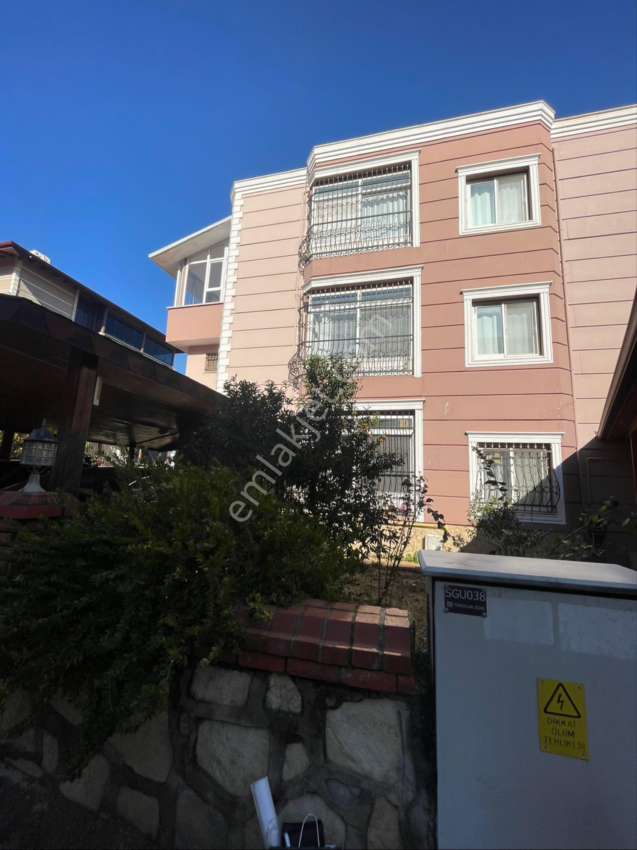 Sarımazı Yazıcılar Sitesi’nde Triplex Villa