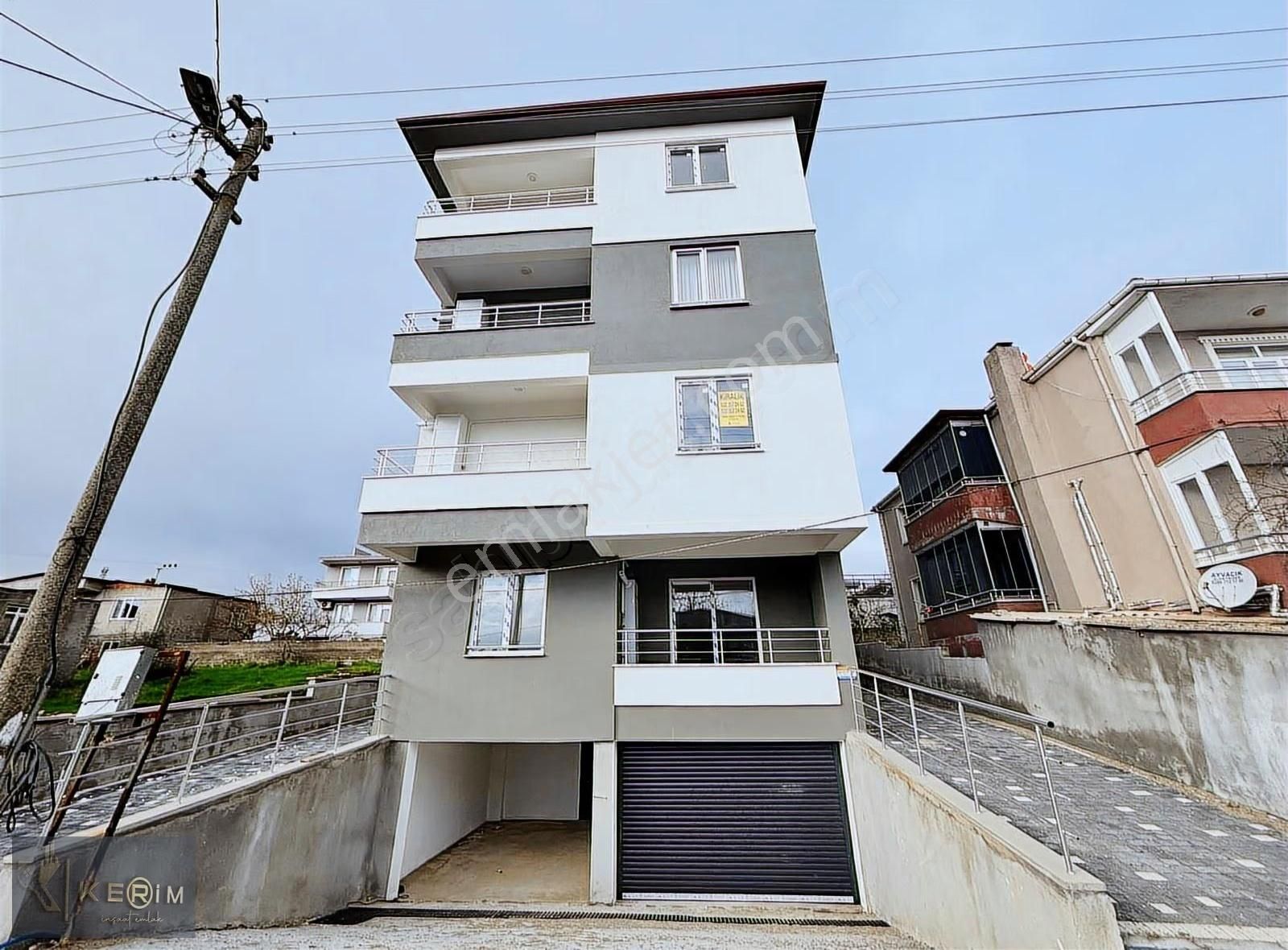 Kerim'den Ayvacık Merkez'de 2+1 Geniş Kiralık Daire