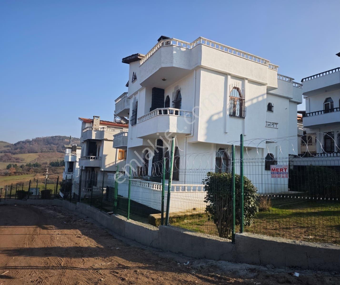 Yalova' Da Deniz Manzaralı 3 Katlı (5+1) Lüks Boş Villa - Görsel 3