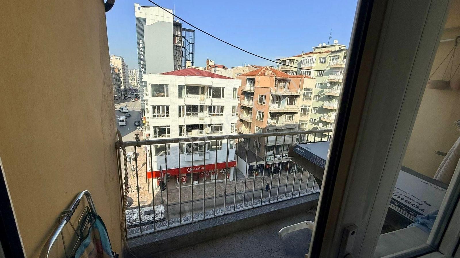 Yatırımcıya Özel: Halk Caddesi Ve Gmk Bulvarı Kesişiminde 3+1 - Görsel 13