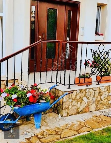 Turanlar Gruptan Kiralık Foça Mh Lüks Full Eşyalı Daire