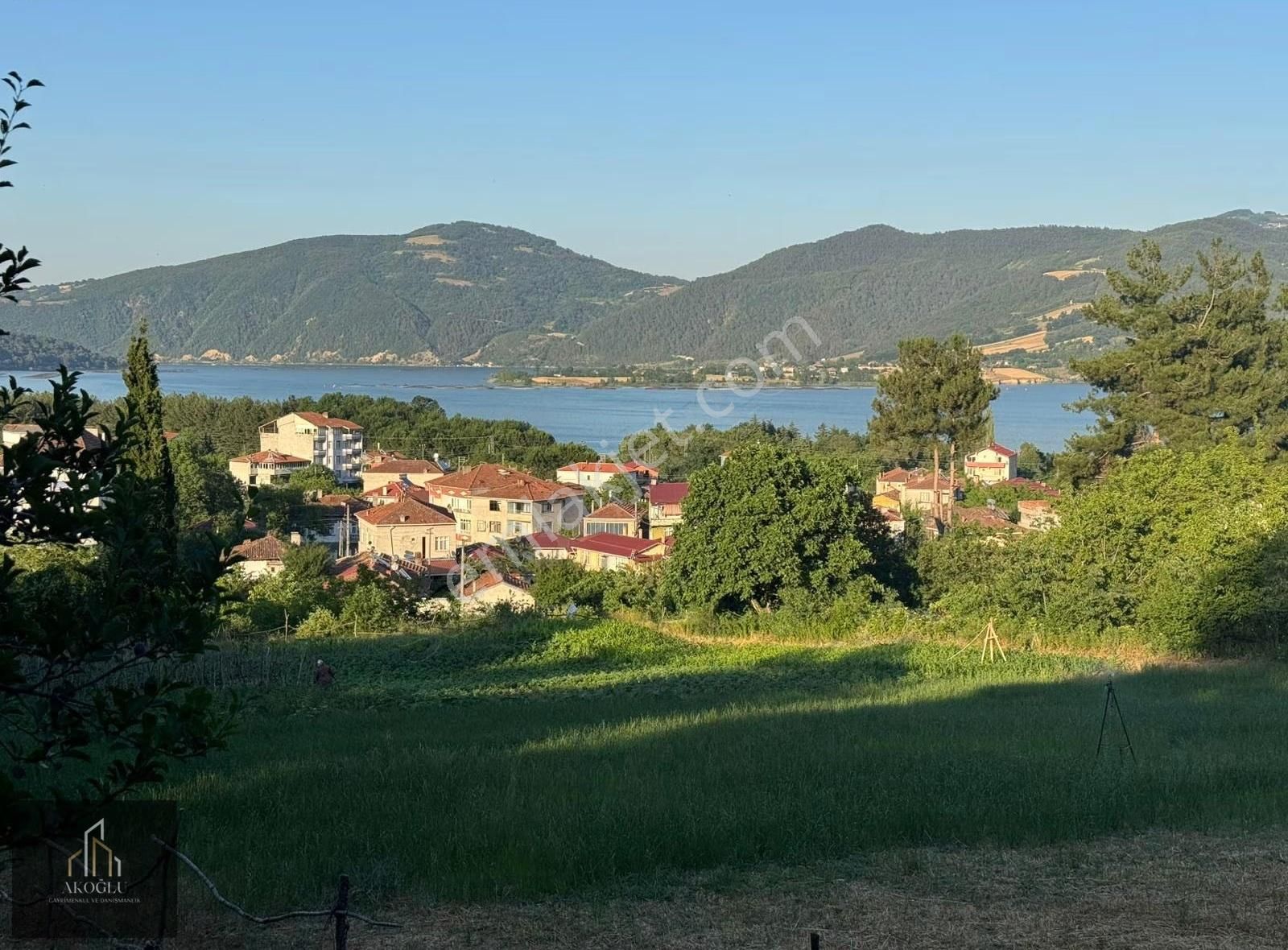 Bafra Kolay Mahallesinde Göl Manzaralı Satılık Hisseli Tarla