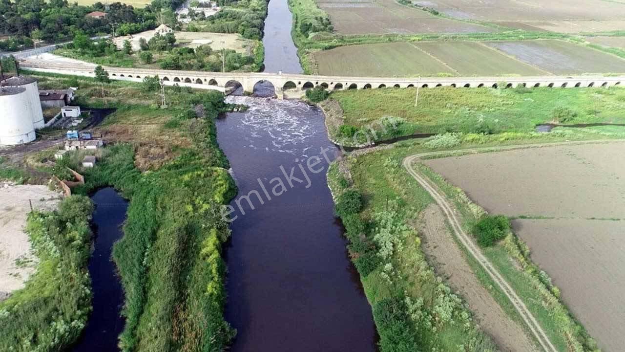 Tekirdağ Ergene’de-caddeye Yürüme Mesafesinde-nehrin Hemen Yanında-yatırımlık Arazi