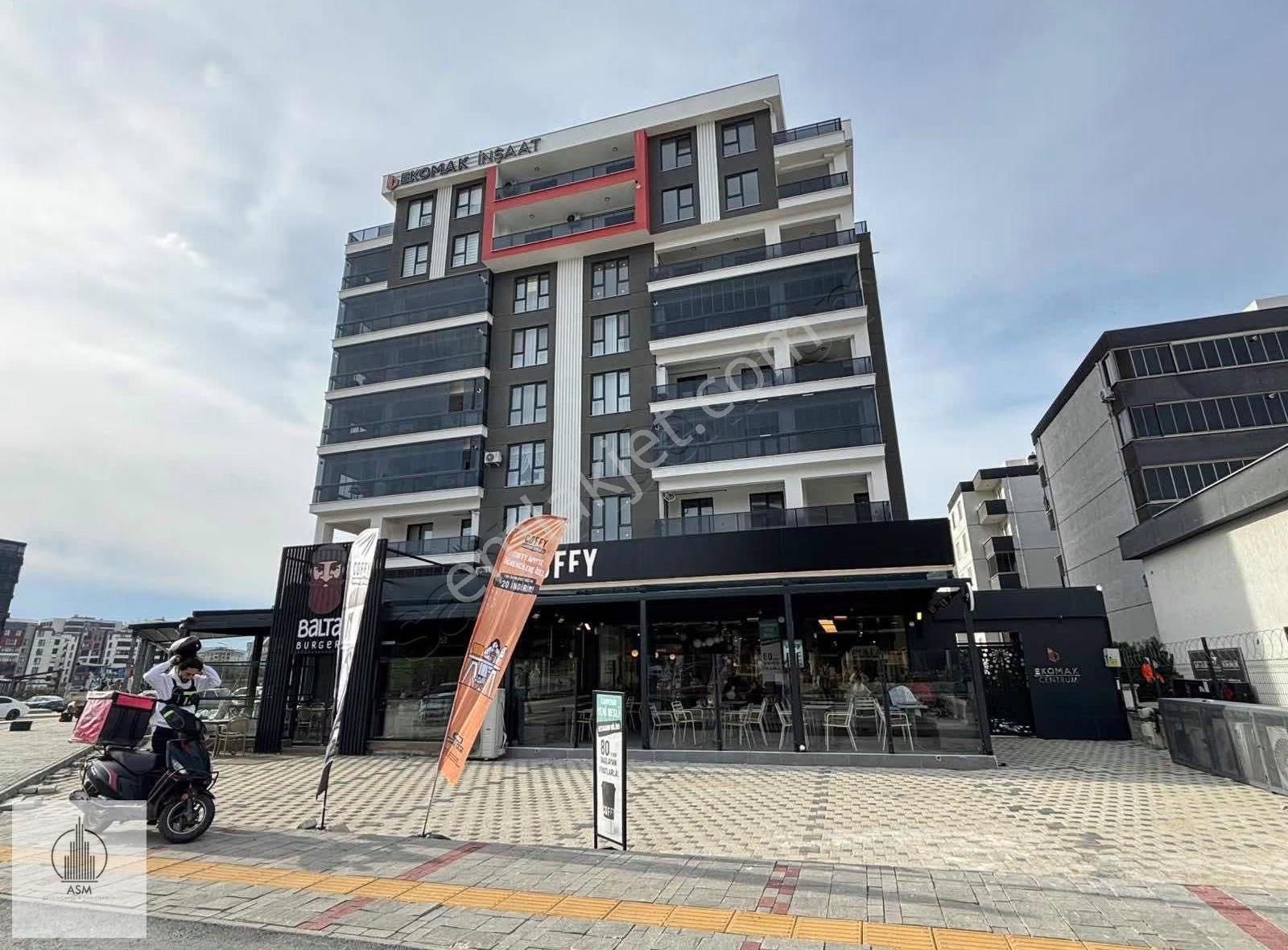 Balkan Mahallesinde Bulvar Cephe Arakat Satılık Geniş Daire