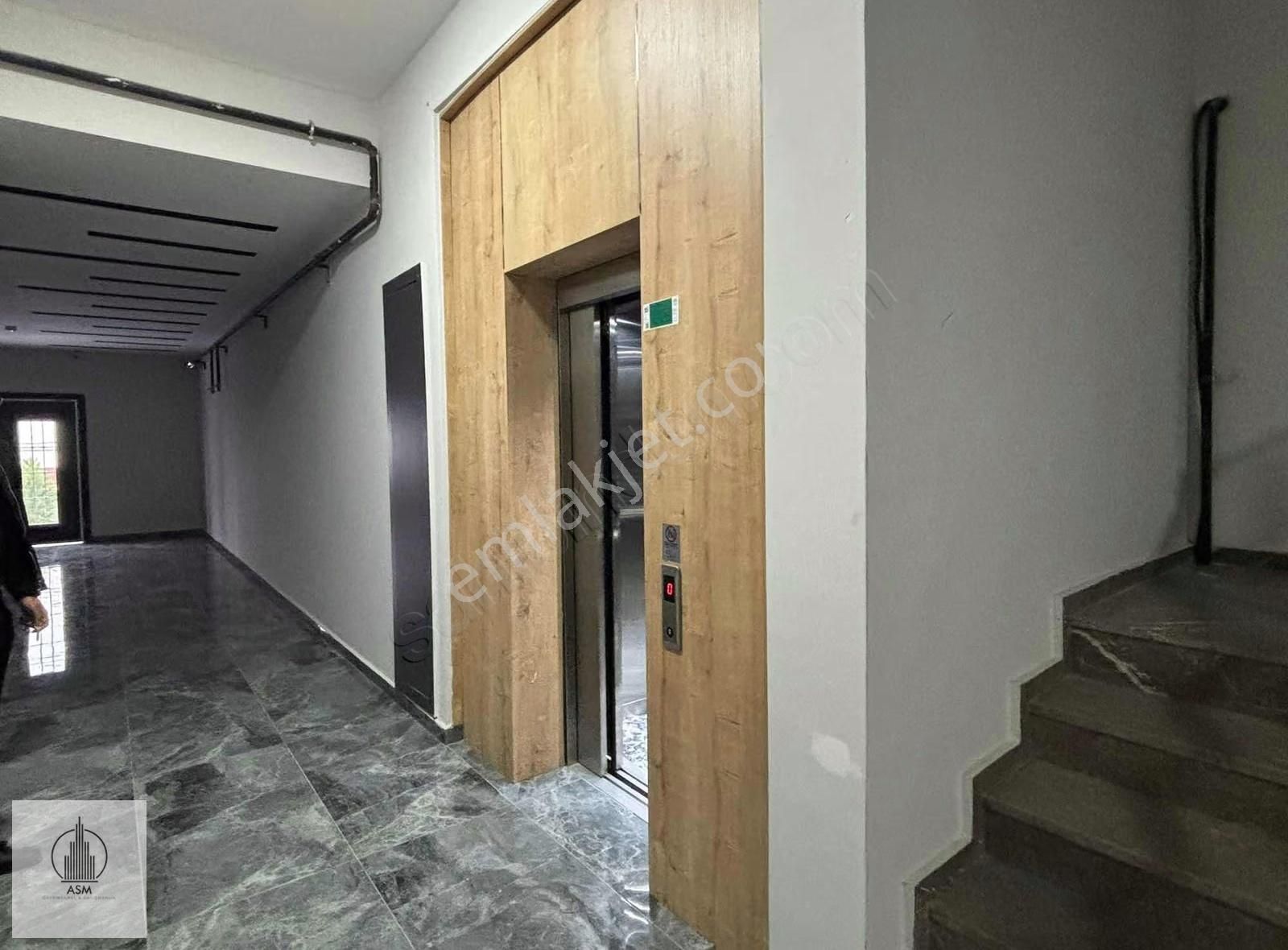 Balkan Mahallesinde Bulvar Cephe Arakat Satılık Geniş Daire - Görsel 4