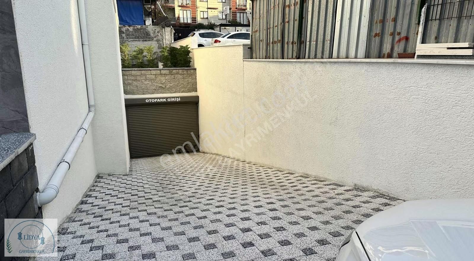 İnönü Mahallesinde Caddeye Çok Yakın Önü Açık Otoparklı - Görsel 2