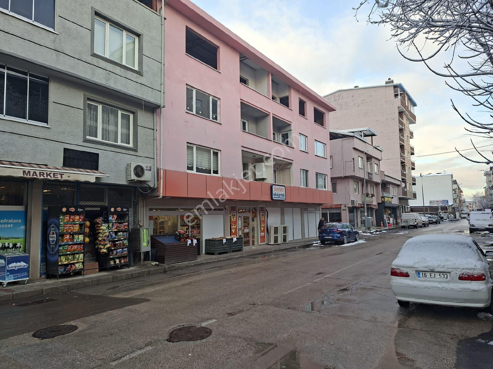 Alemdarda Kiralık 340 Metrekare Market İçin Dükkan