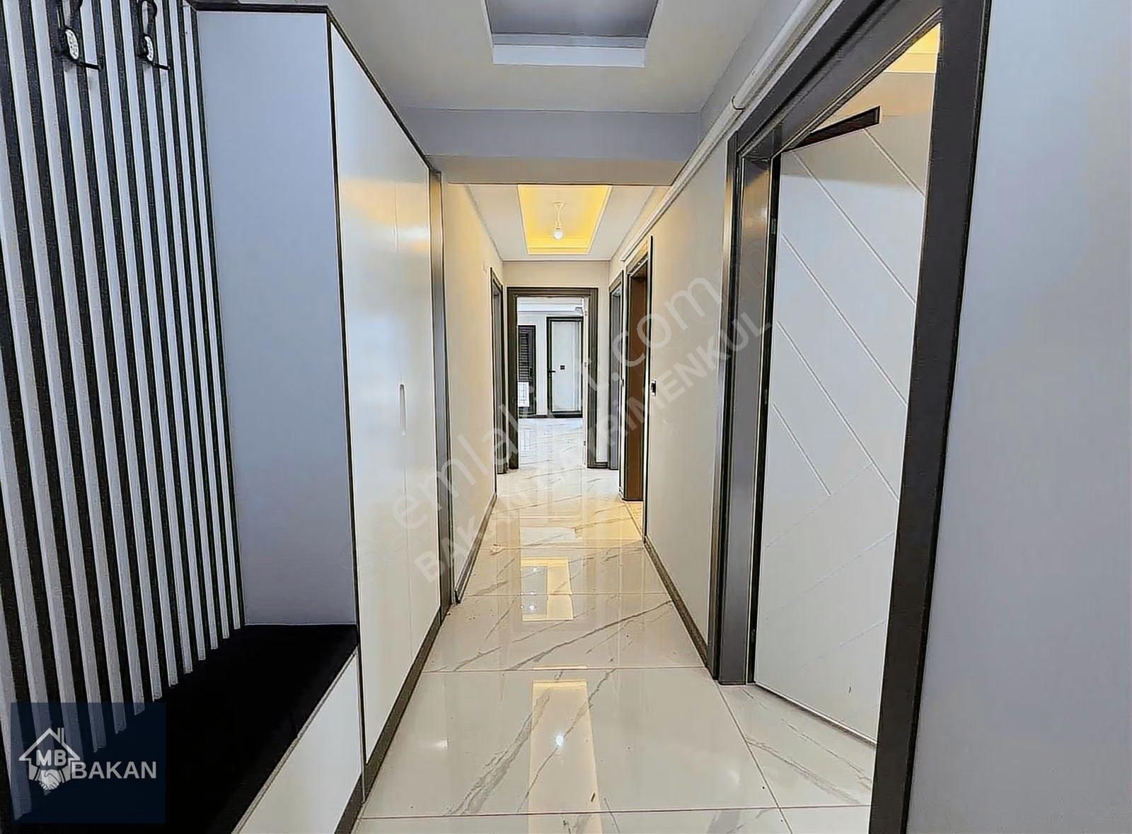 Bakan'dan Ultra Lüks 2+1 Harika Konum Giyotin Cam Balkonlu - Görsel 3