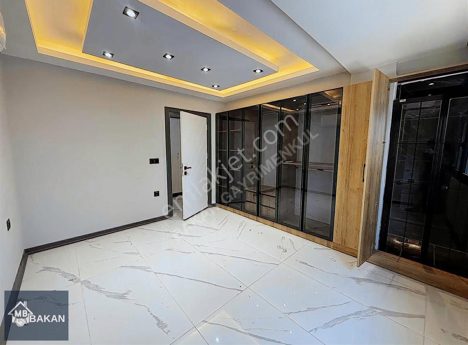 Bakan'dan Ultra Lüks 2+1 Harika Konum Giyotin Cam Balkonlu