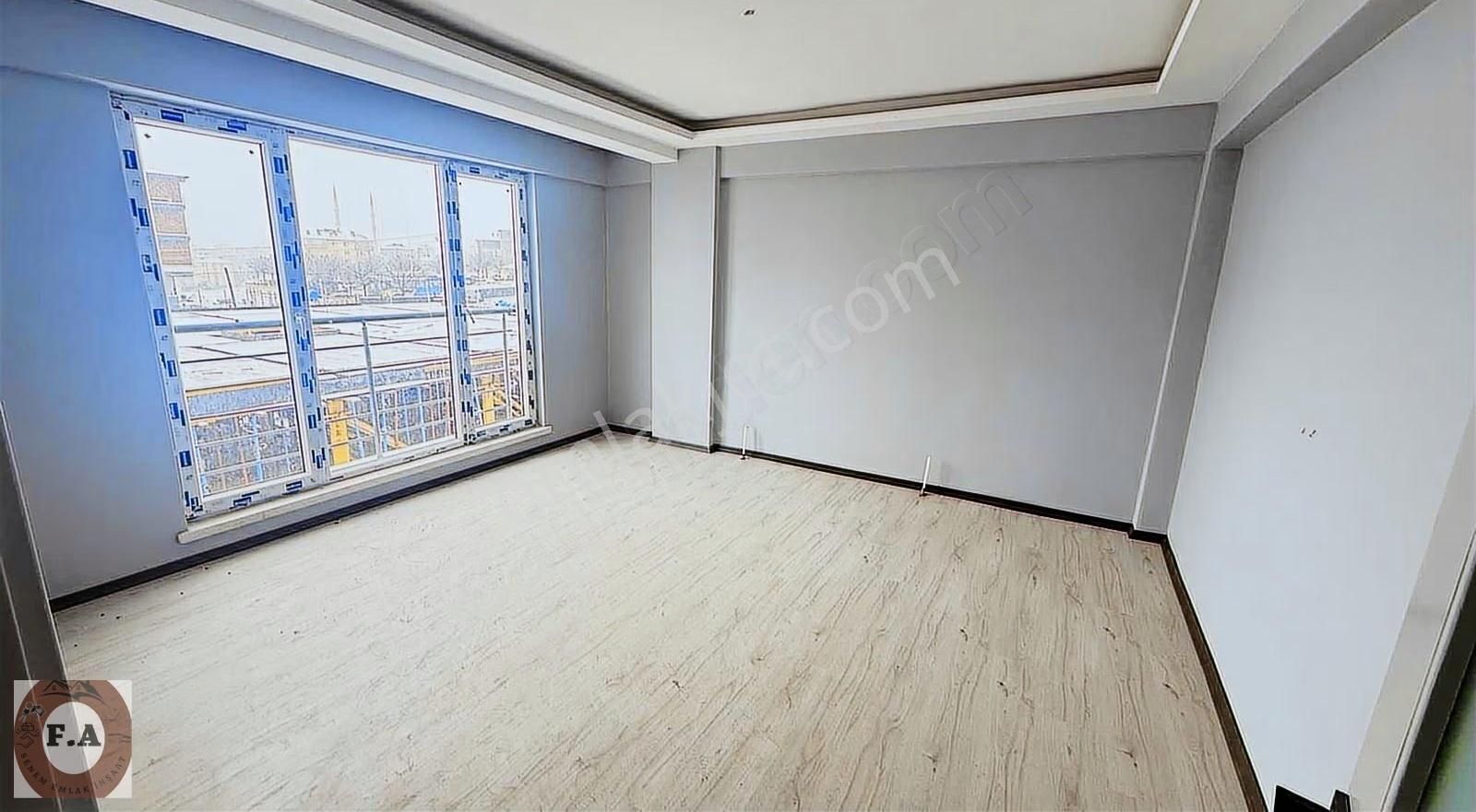 Akyurt Merkezde Anacadde Yakını 3+1 Orta Kat Sıfır Bina