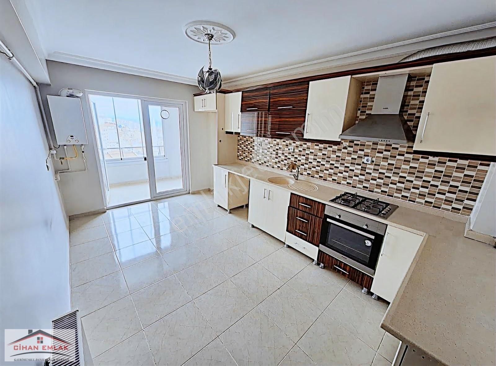 Burç Mahallesi Seval Ve Piri Cadde Yakın Katta Satlık 3+1 Daire