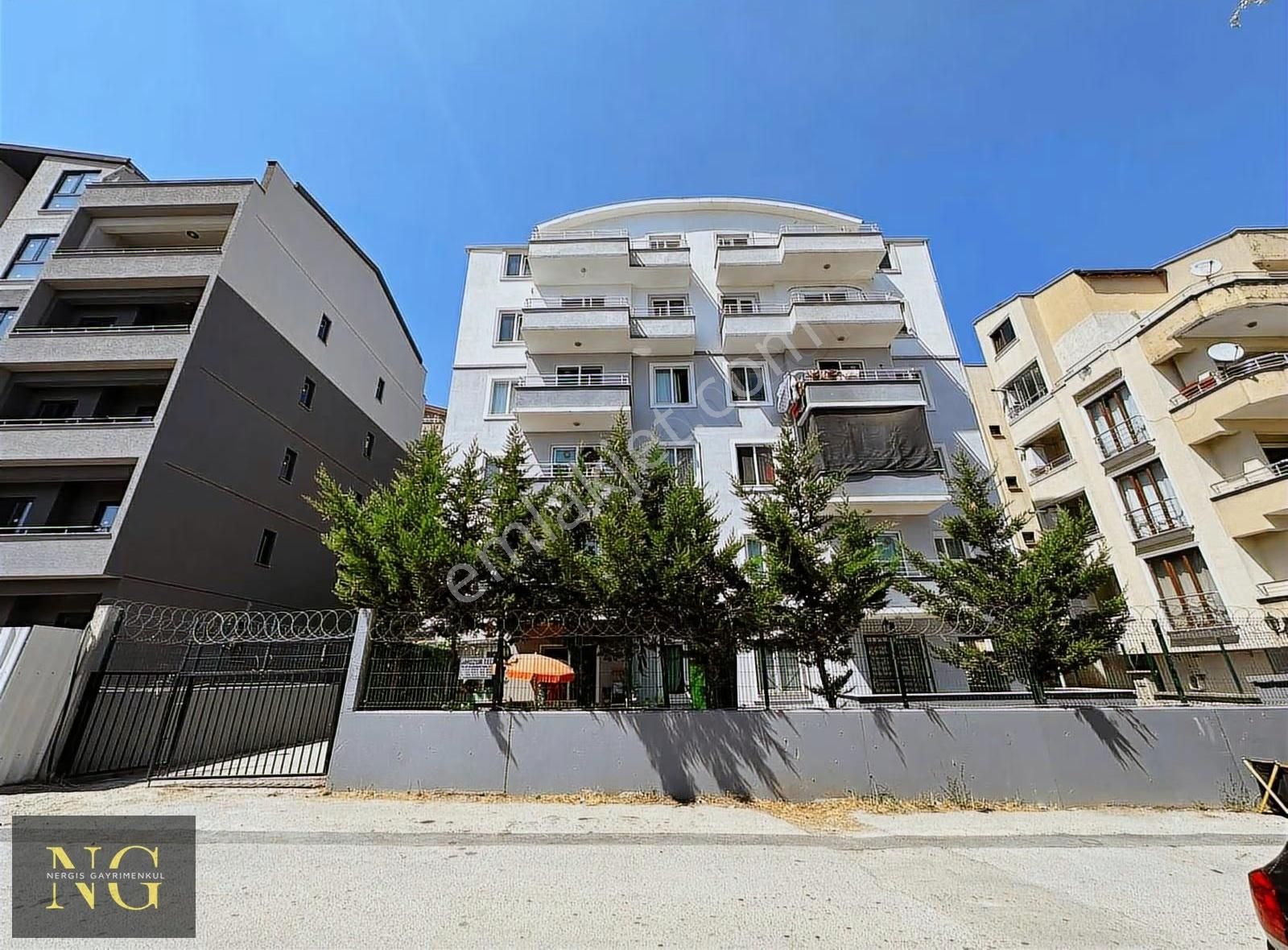 Nergisden Kiralık 2+1 Ayrı Mutfak Ara Kat Çift Balkon Daire