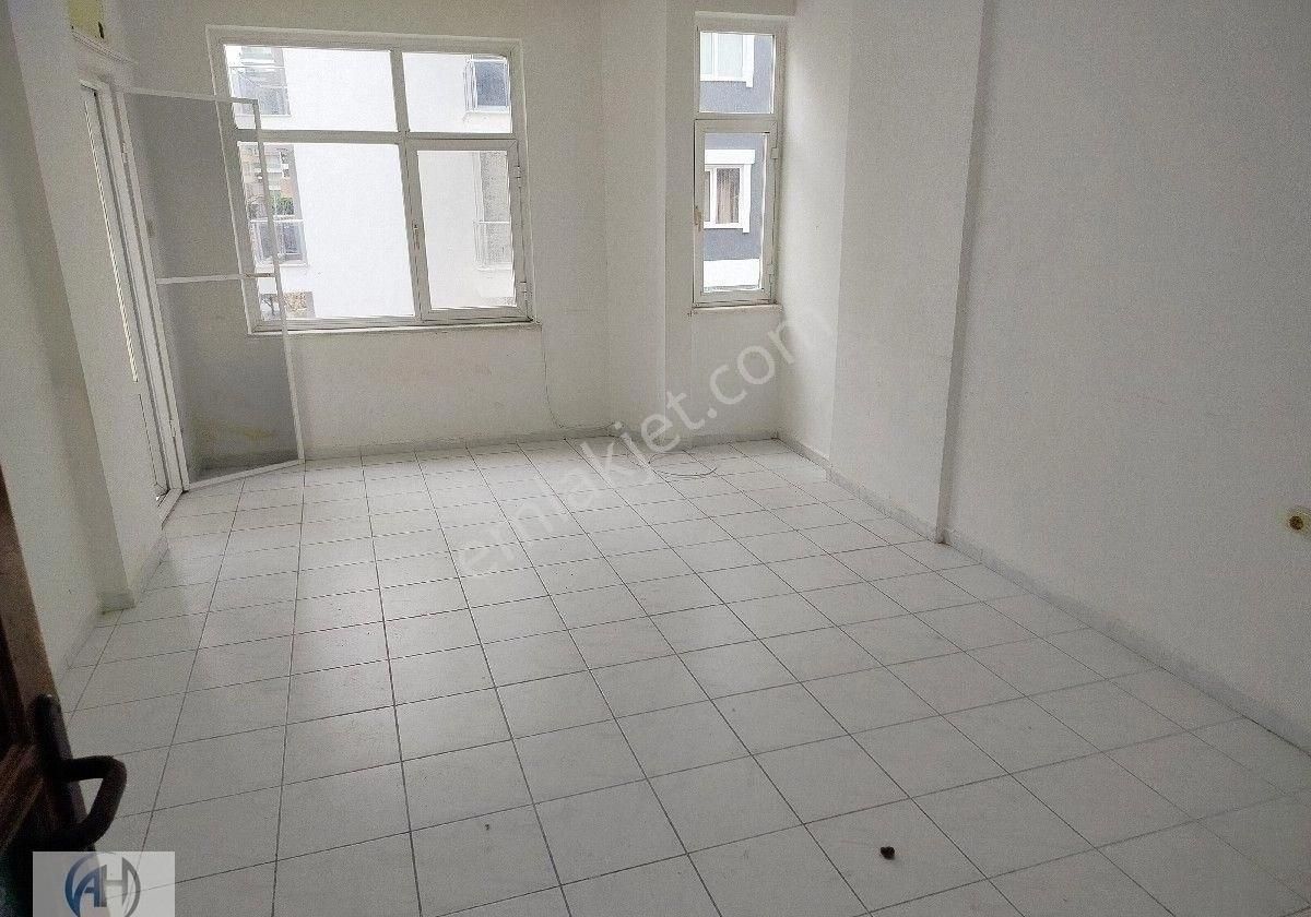 Kiralık Mahmutlar Merkezi Konum Da Daire 1. Kat Ferah Ayri Mutfak