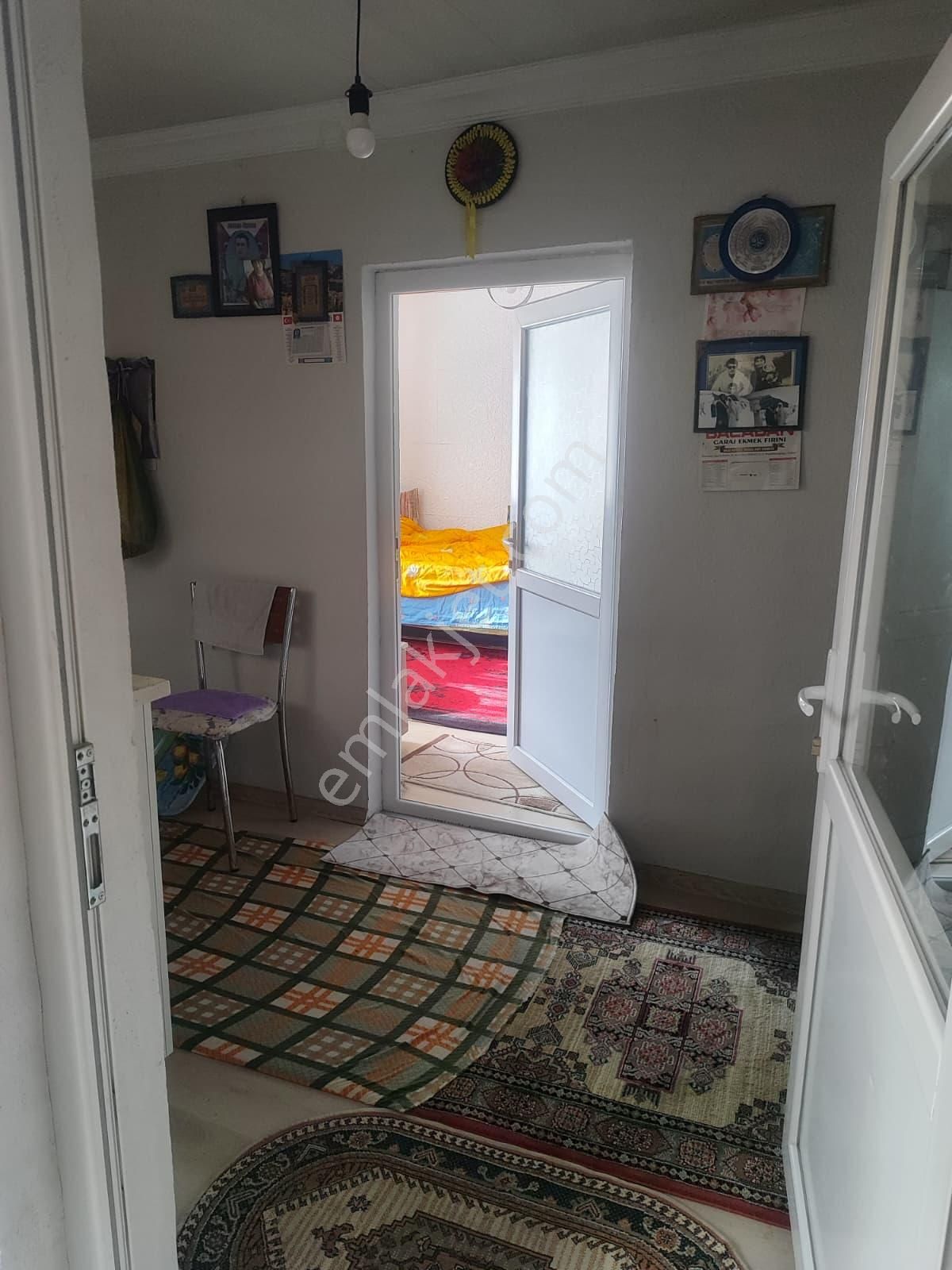 İlçe Merkezinde 140m2 Avlulu Tek Kat Müstakil Ev Mustafakemalpaşa Da - Görsel 3
