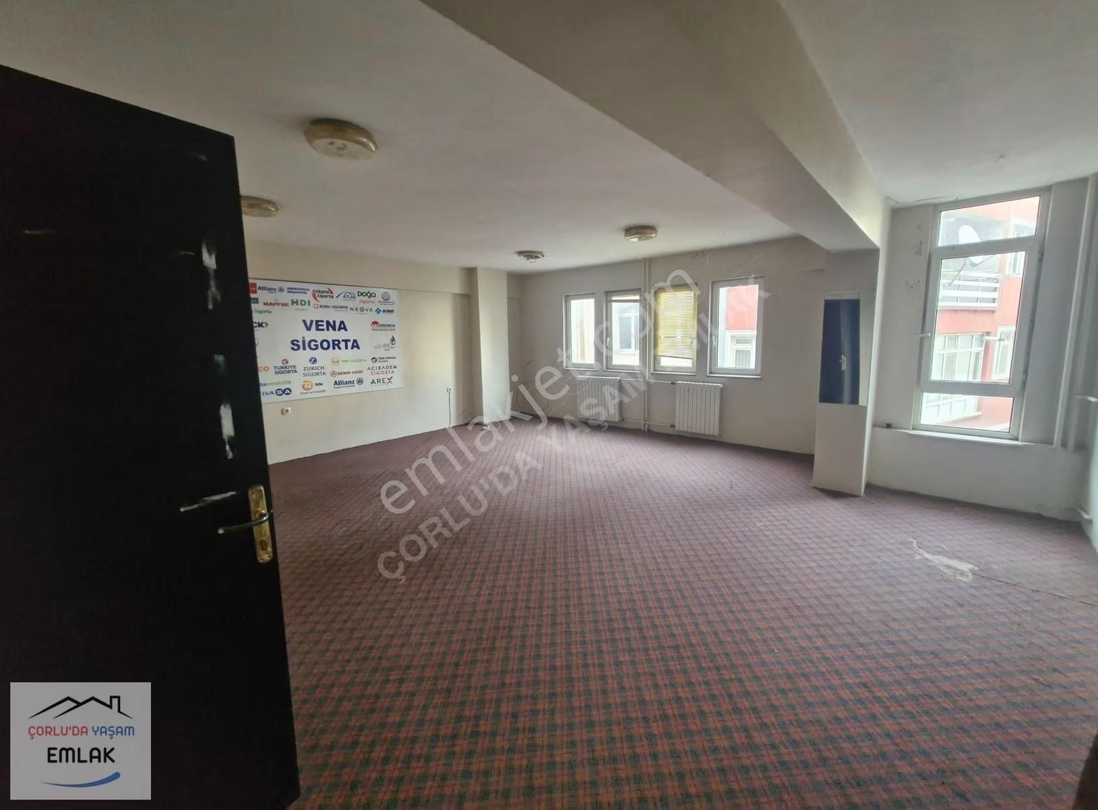 Belediye Karşısında Küçükler İş Merkezinde Kiralık Büro/ofis - Görsel 3