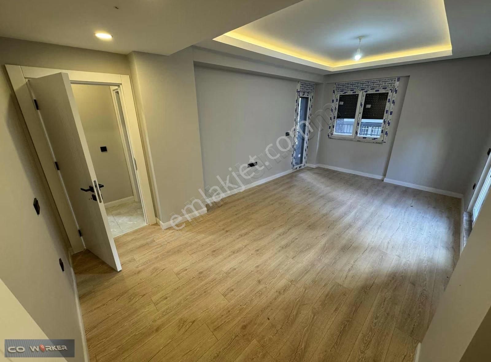 Atalarda Sahile Yakın Geniş Kullanımlı Satılık Daire