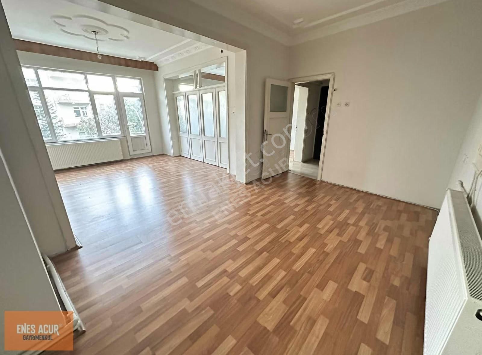 Enes Acur' Dan İhsaniye'de 3+1 Arakat Kombili Satılık Daire!