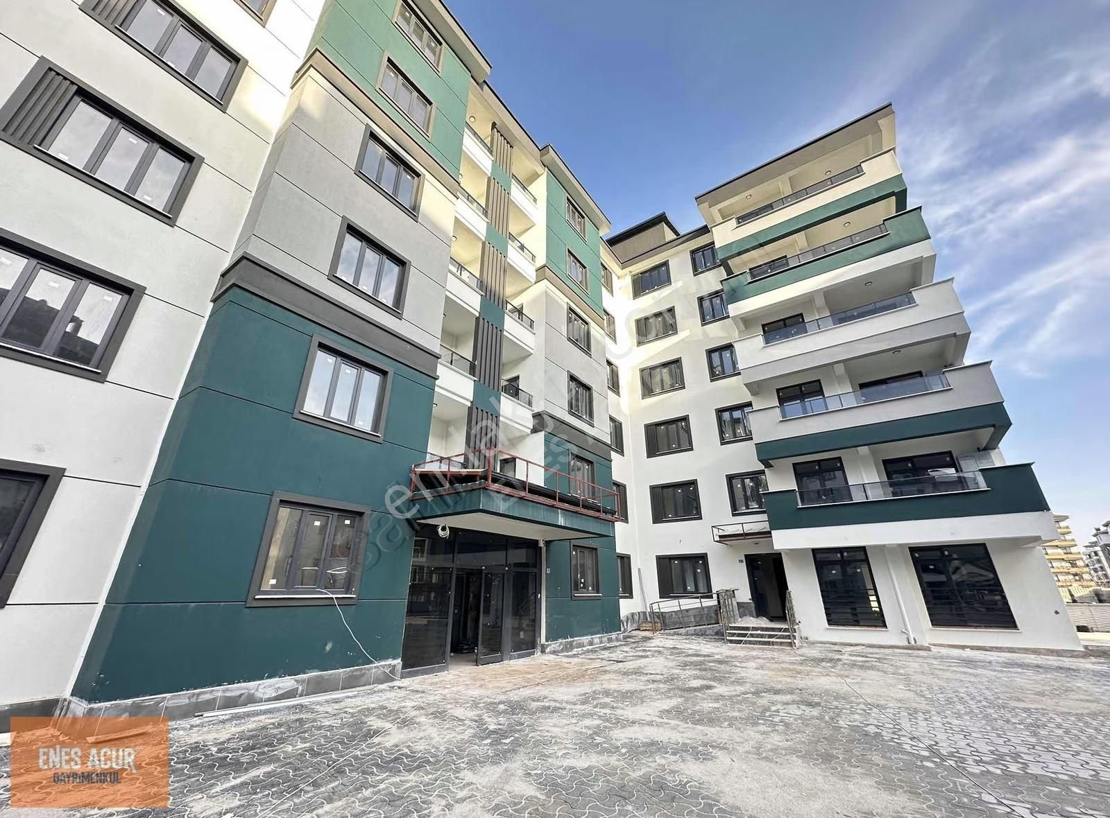 Enes Acur'dan Gaziosmanpaşa'da Site İçi Arakat Satılık Daire