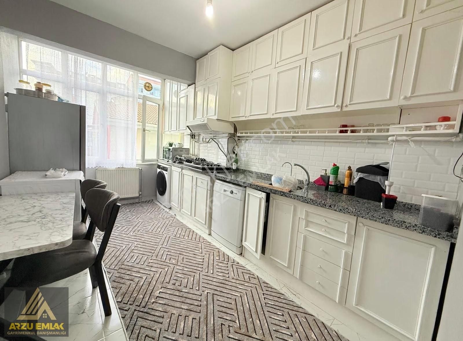 Arzu Emlak'tan Gazi Mah Satılık 85 M²krediye Uygun Ara Kat Daire