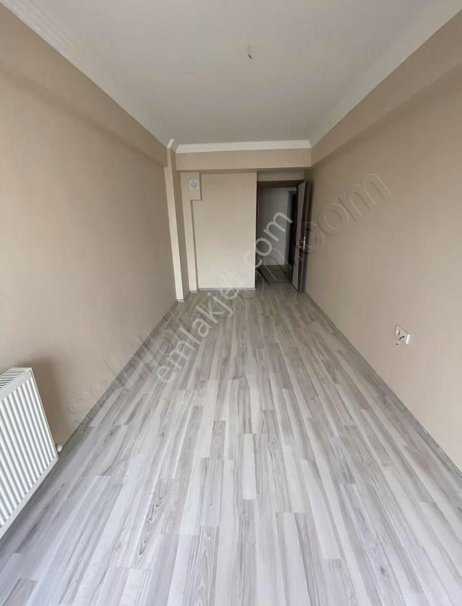 Aytaç Emlak'tan Muradiye'de Ara Kat Satılık Boş 2+1 Açık Mutfak - Görsel 2