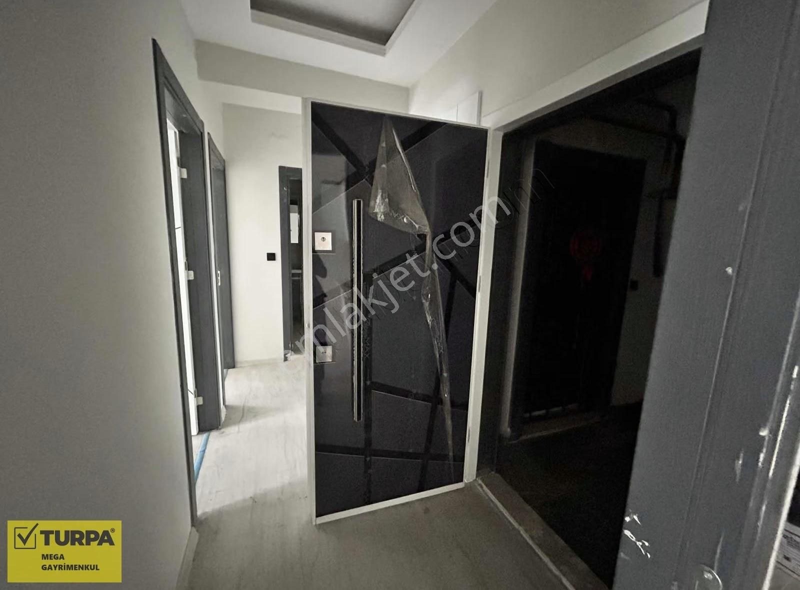 Küçük Çiğlide İzban'a Yakın Konumda 2+1 Satılık Daire