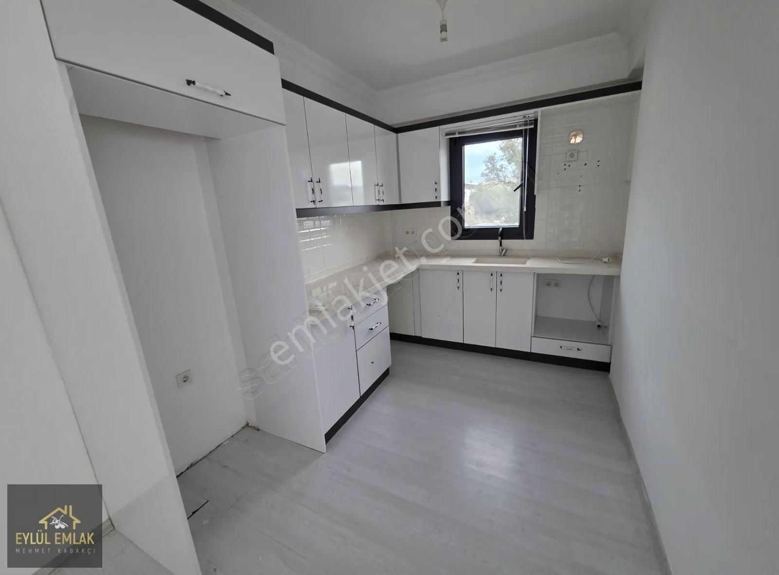 Mumcularda Merkezde Kiralık 2+1 Daire - Görsel 2