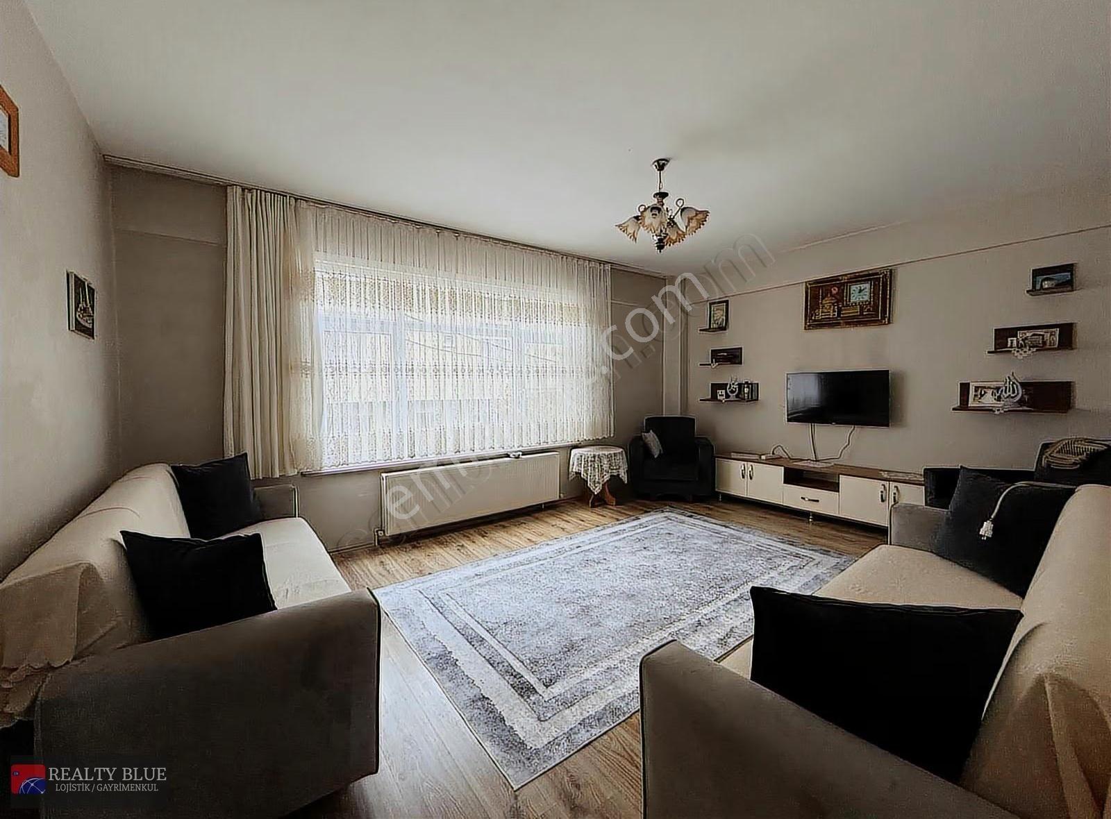 Kartal Topselvi Arakat Geniş Satılık 2+1 Daire