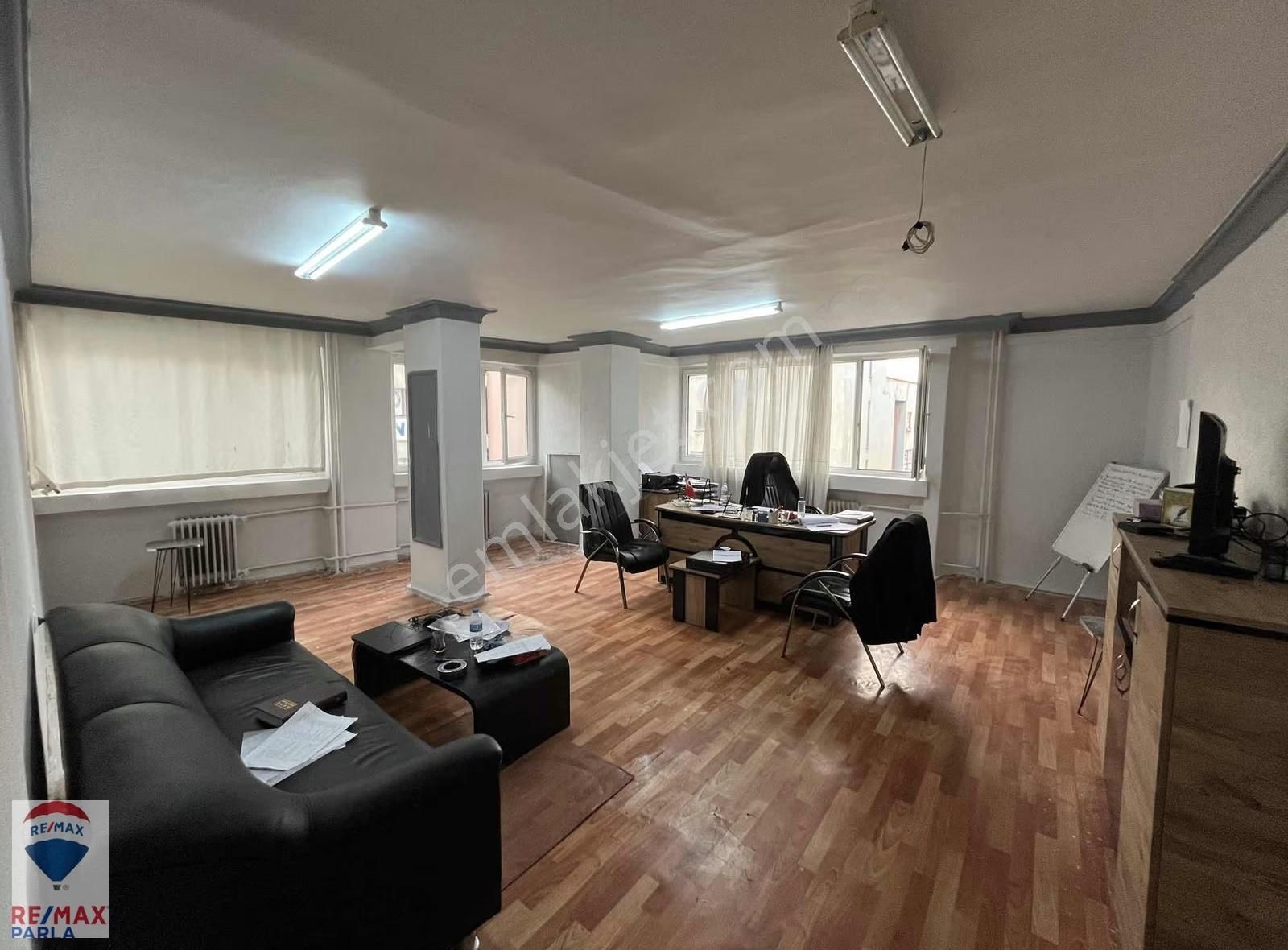 İbrahim Bülbül' Den Cumhuriyet Meydanında Fırsat Satılık Ofis