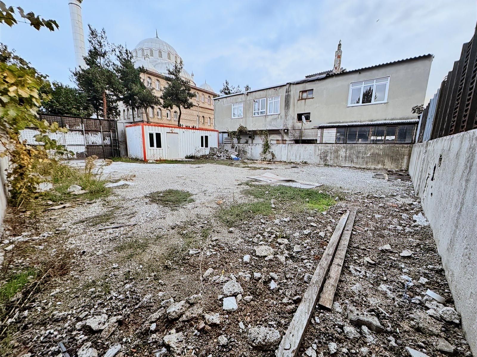 Pendik Kurtköy Sanayide Etrafı Çevrili 300m2 Depolama Alanı Arsa