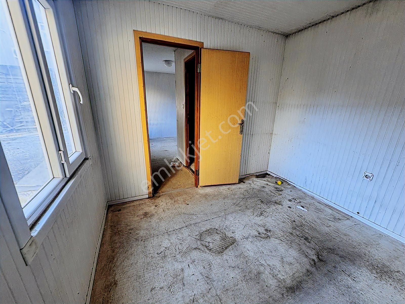 Pendik Kurtköy Sanayide Etrafı Çevrili 300m2 Depolama Alanı Arsa - Görsel 2