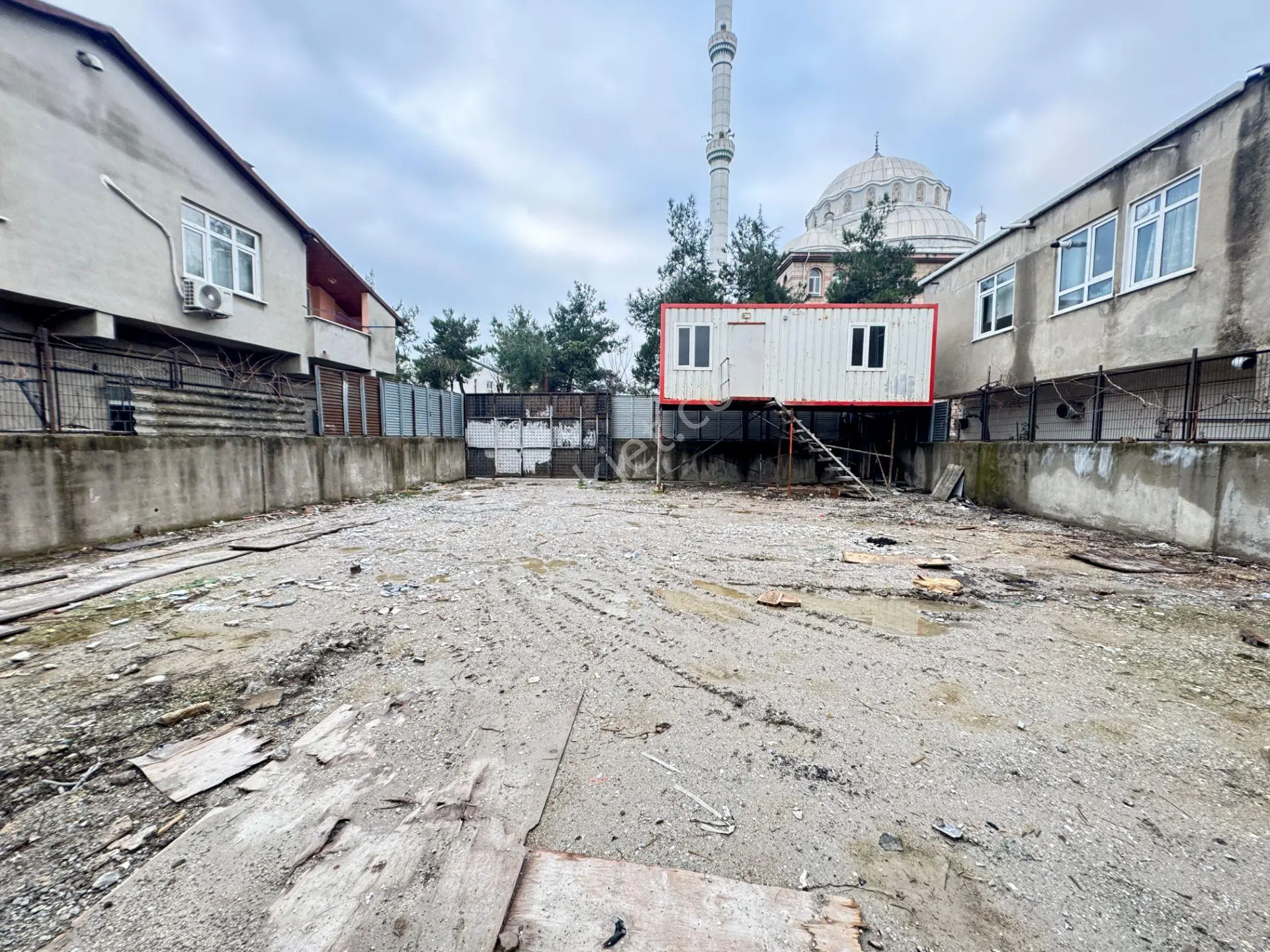 Pendik Kurtköy Sanayide Etrafı Çevrili 300m2 Depolama Alanı Arsa - Görsel 8