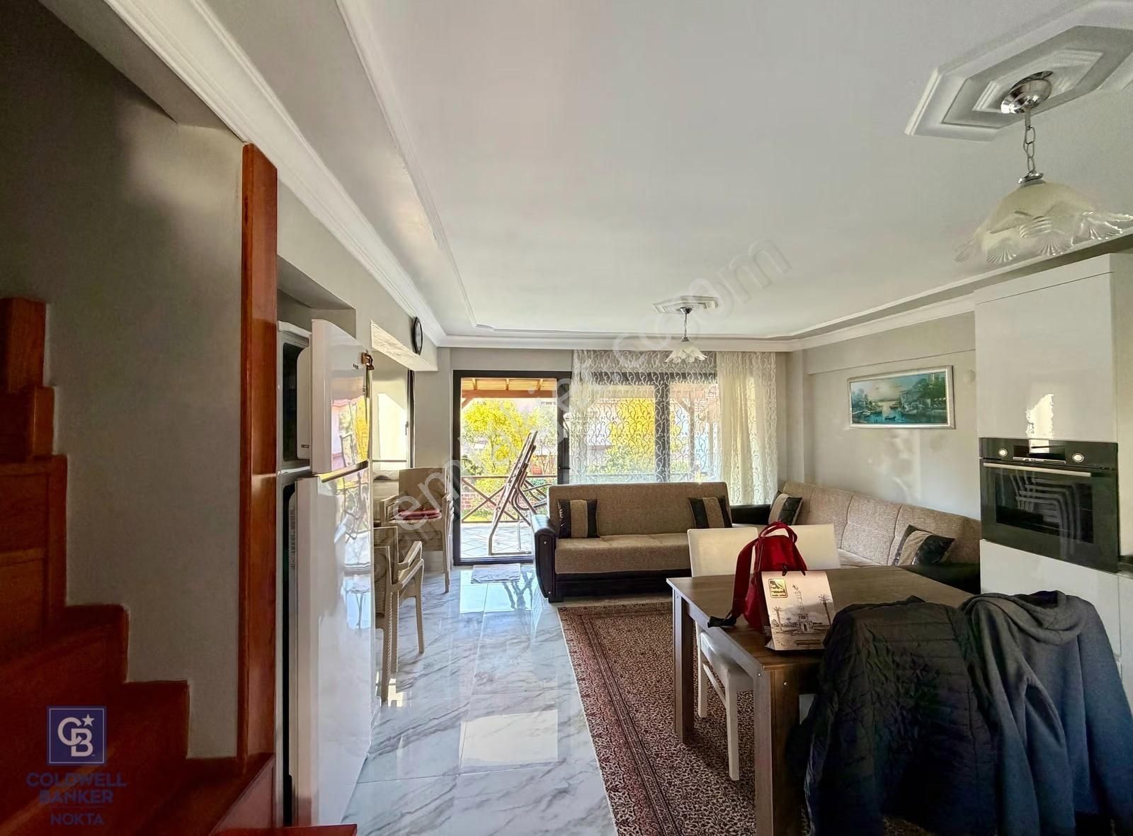 Yenifoça Fatih Mah. Eşyalı Satılık Manzaralı Dubleks 3+1 Villa - Görsel 24