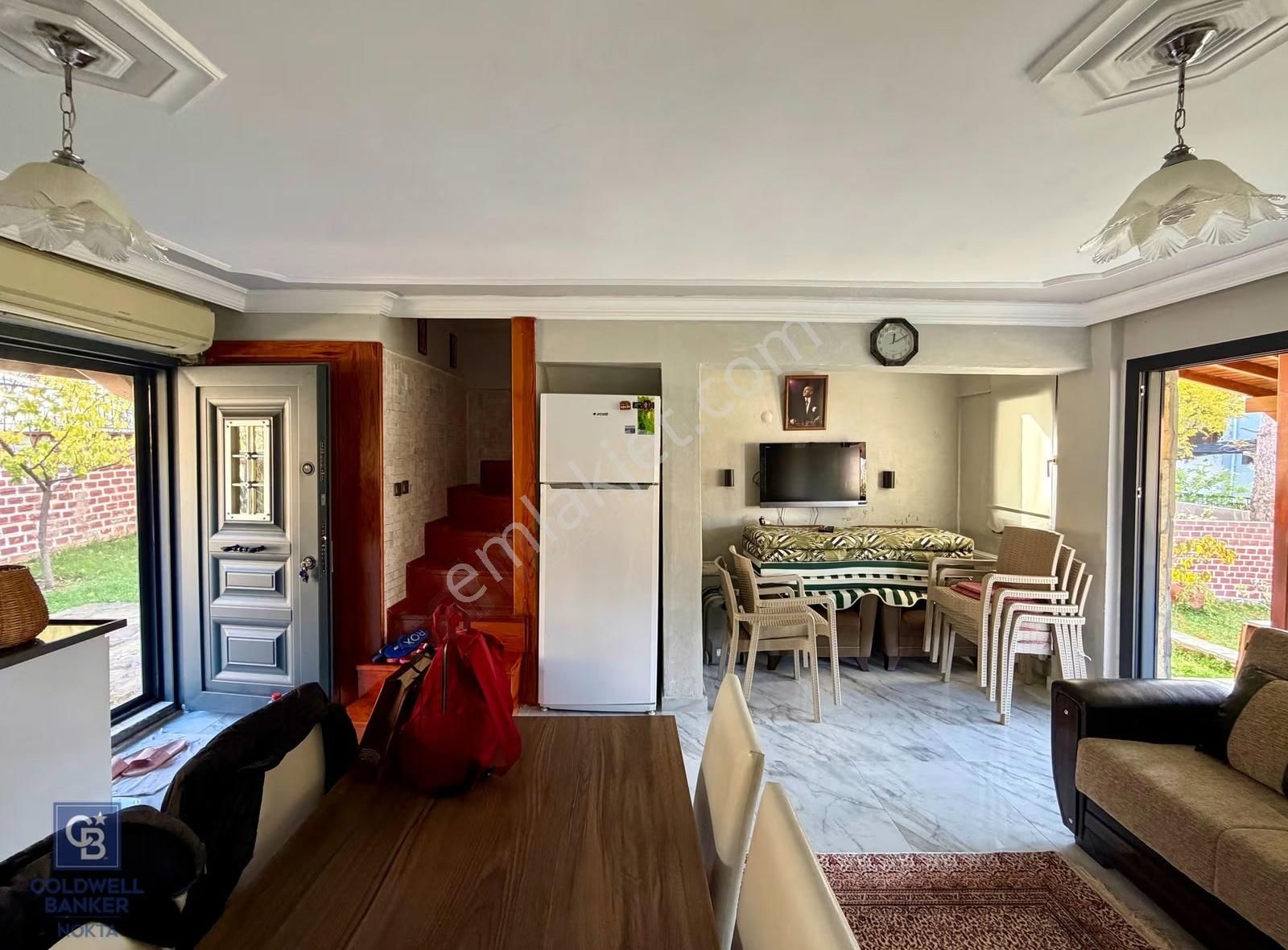 Yenifoça Fatih Mah. Eşyalı Satılık Manzaralı Dubleks 3+1 Villa - Görsel 6