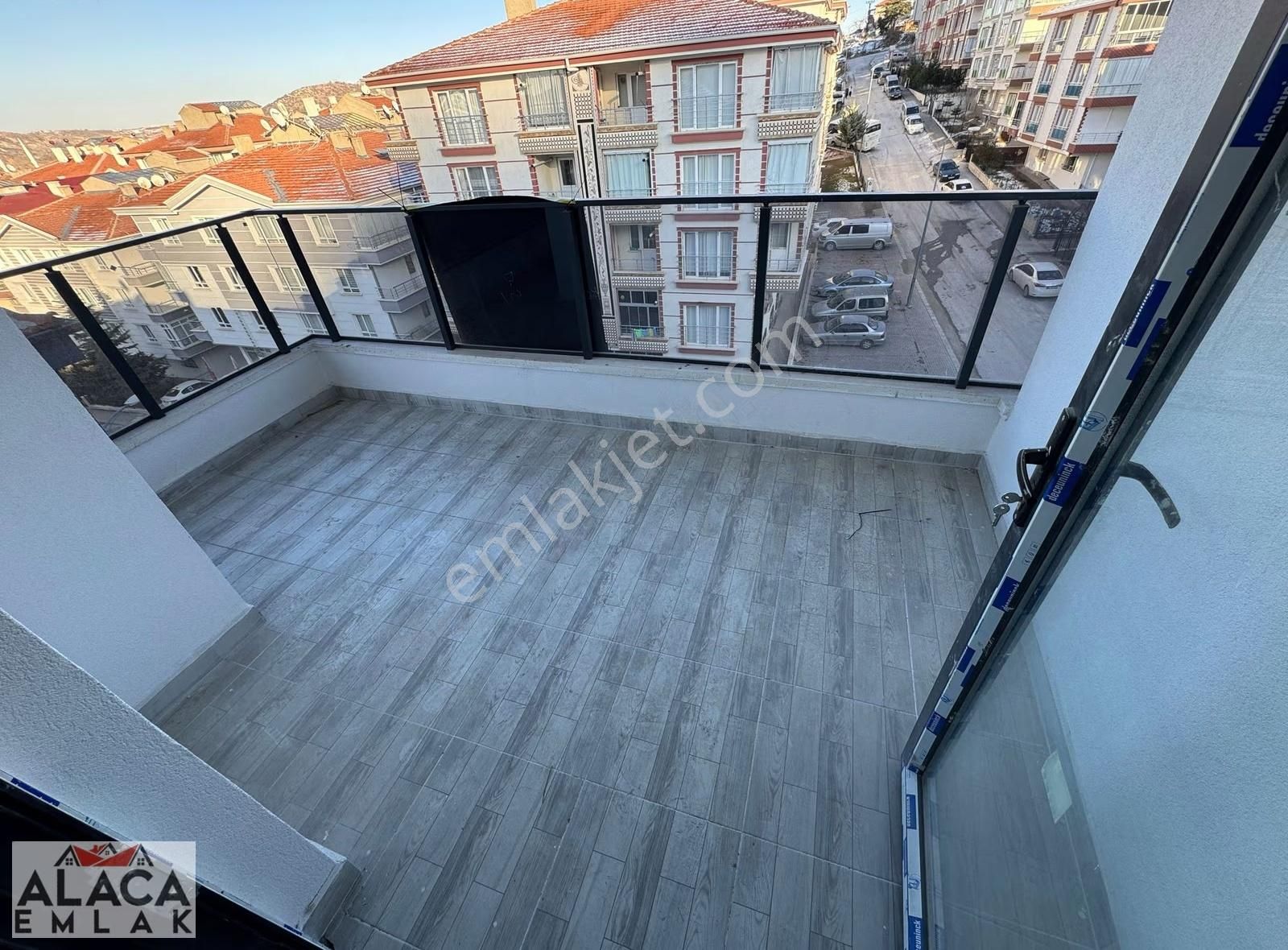 Başak Mahallesi'nde Ebeveyn Banyolu Kilerli Fırsat 3+1 Daire - Görsel 24