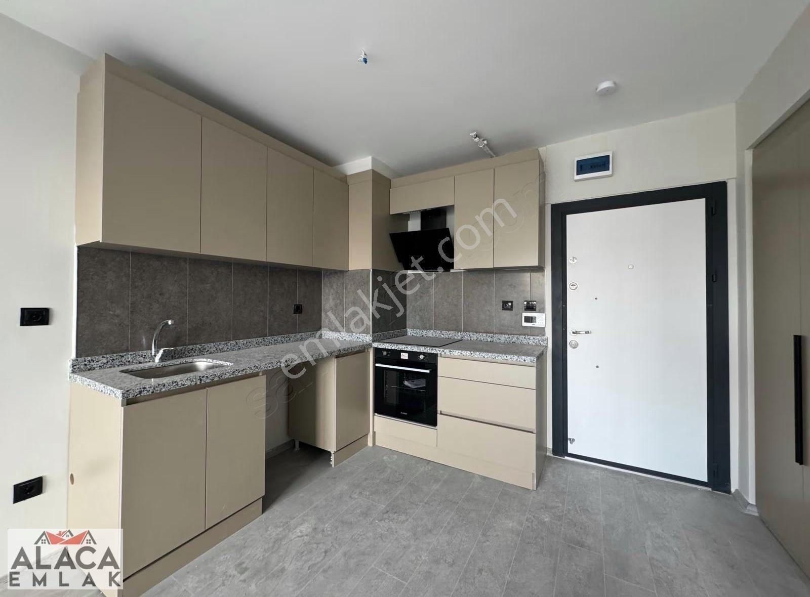 Ege Mahallesi'nde 2+1 Lüx Yapılı Rezidansta Kiralık Daire