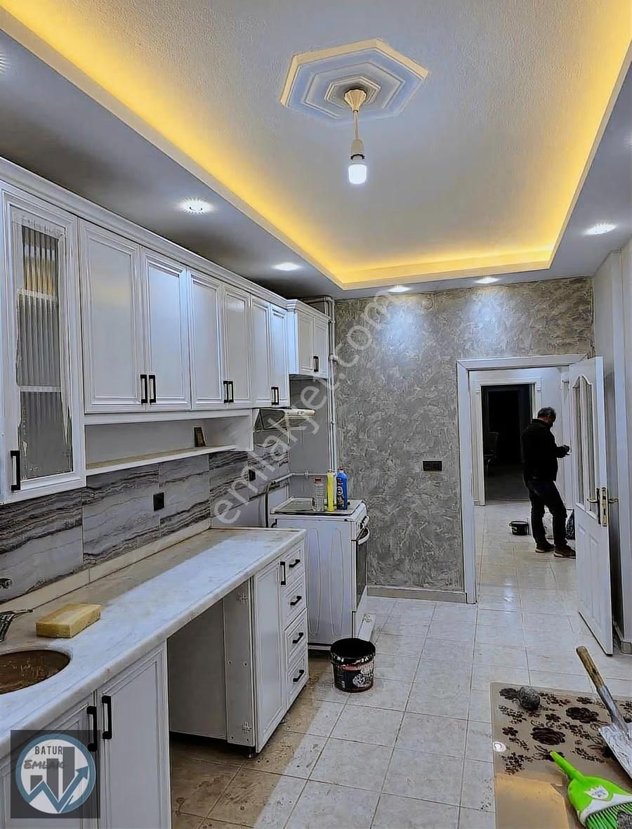 Batur Gayrimenkul'den Zafer Mahallesin'de Kiralık 3+1 Daire