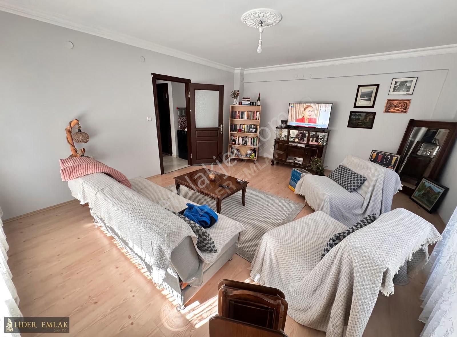 Lider Emlak'tan Güneşevler'de Güney Doğu Cephe 3+1 Satılık Daire