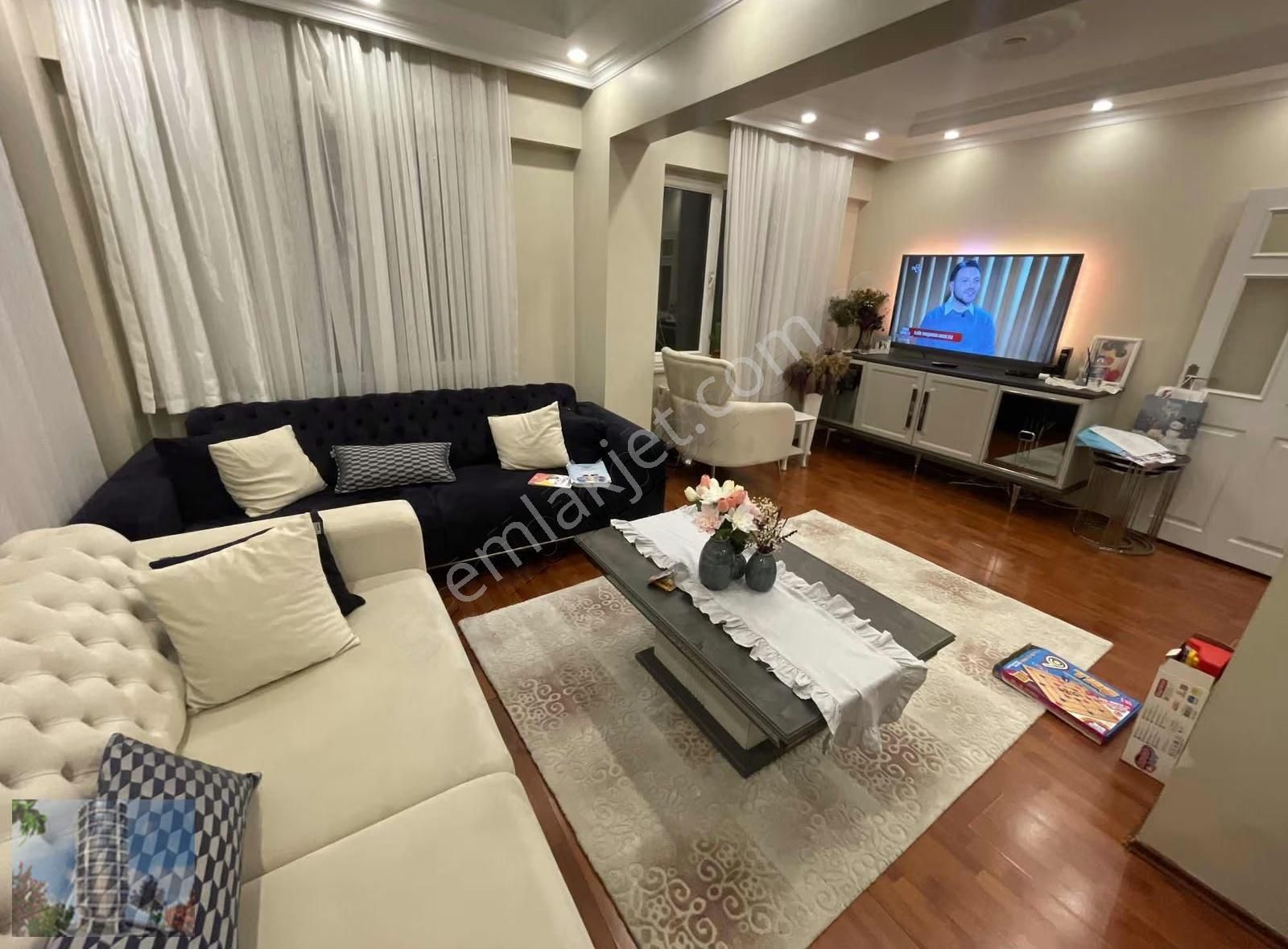 Yunus Emre Caddesinin Yanıbaşında Satılık 2+1 Bahçe Katı Daire