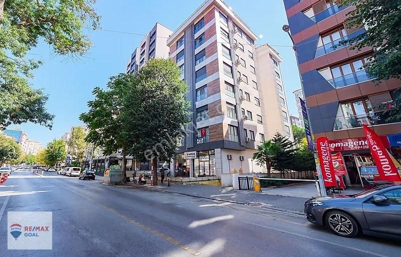 Remax Şirvan'dan Kozyatağı İnönü Caddesinde Satılık 4+1 Dublex